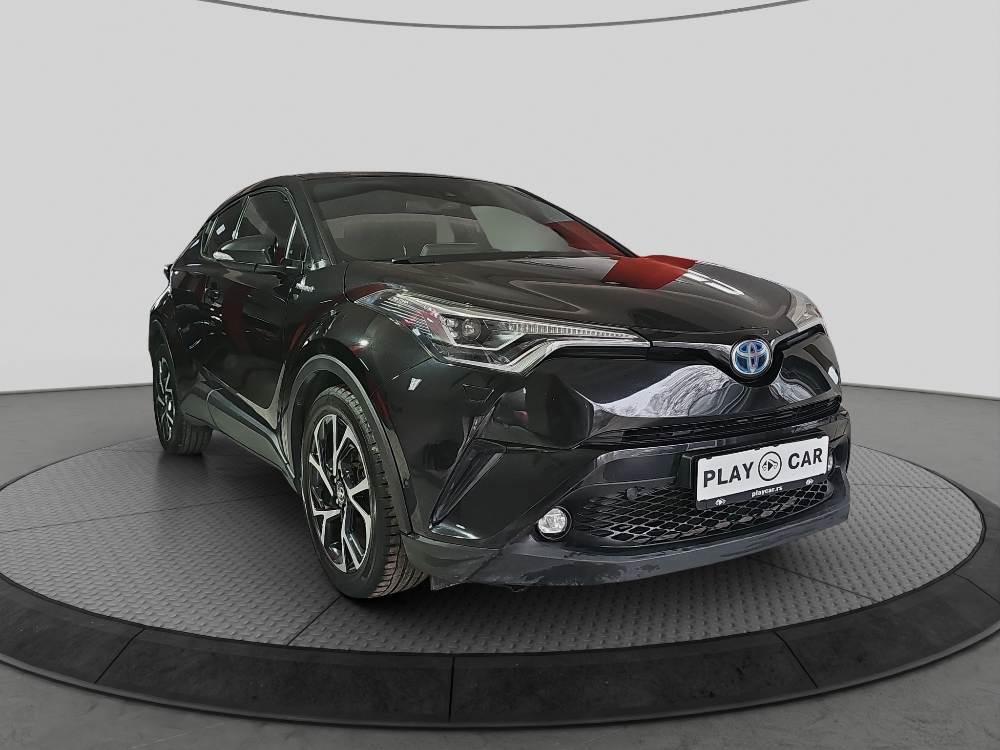 
								Toyota C-HR full									