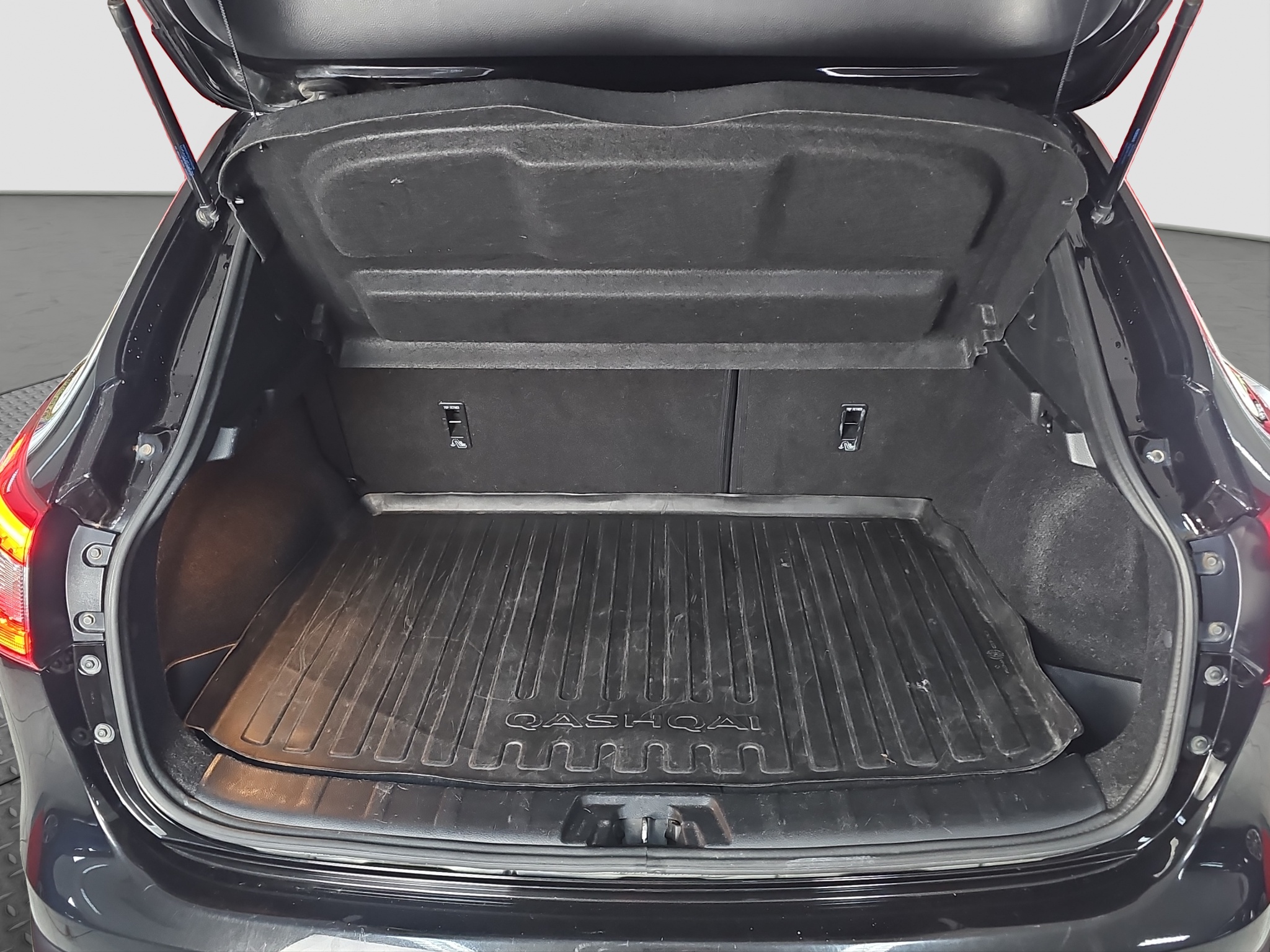 
								Nissan Qashqai TEKNA/AUTO full									