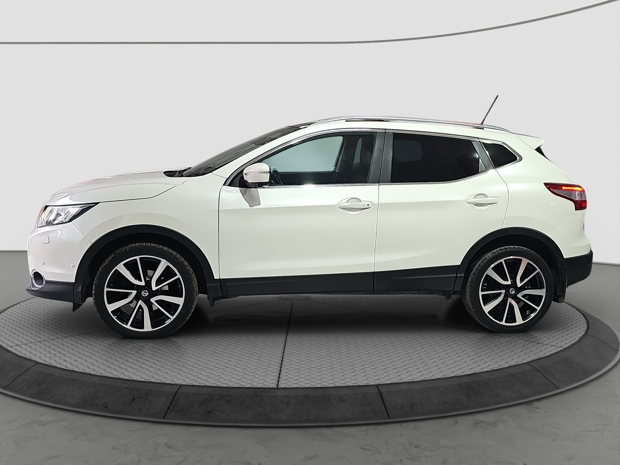 
								Nissan Qashqai TEKNA/T0P full									