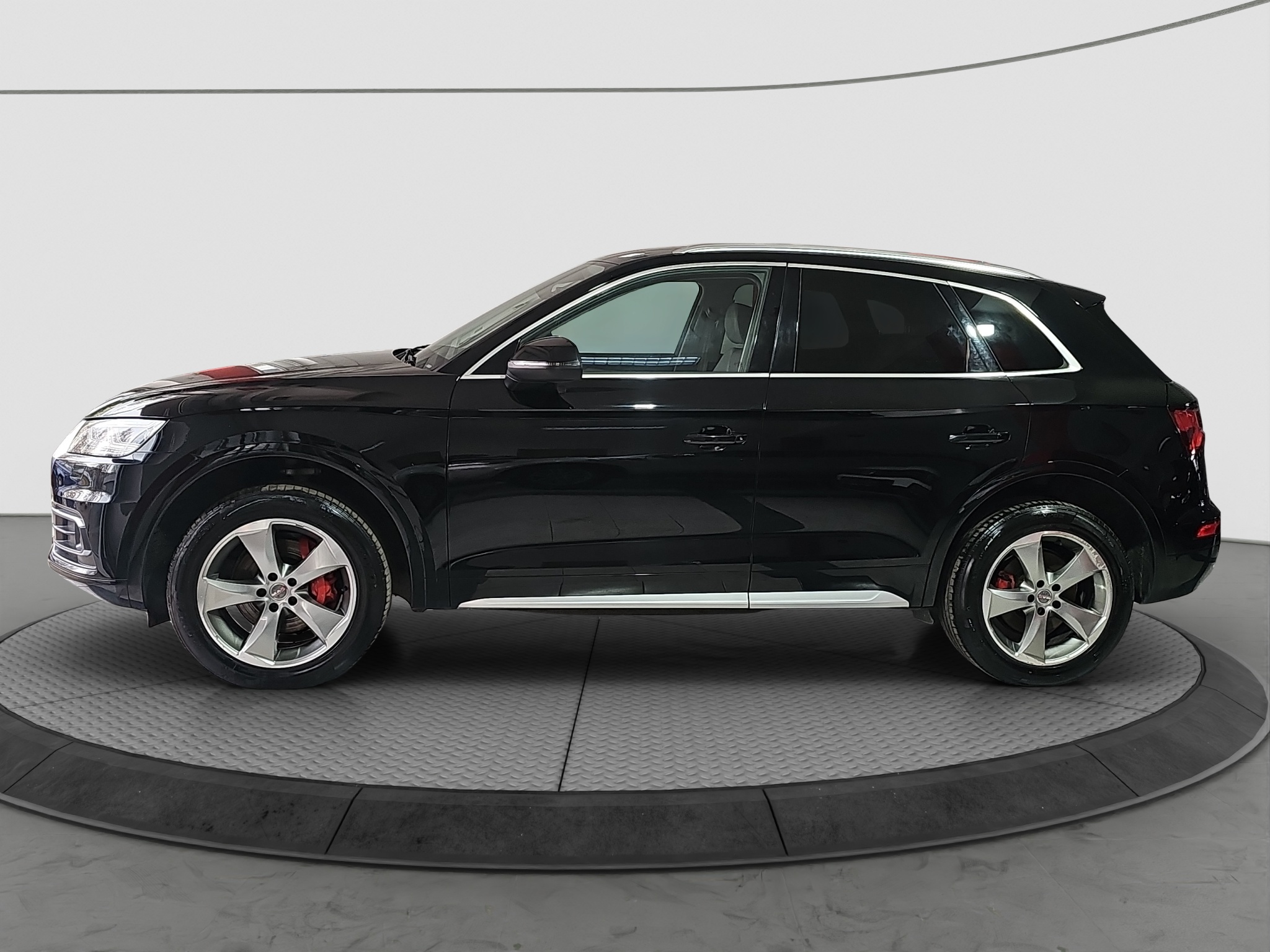 
								Audi Q5 VIRT/AUTO/4×4 full									