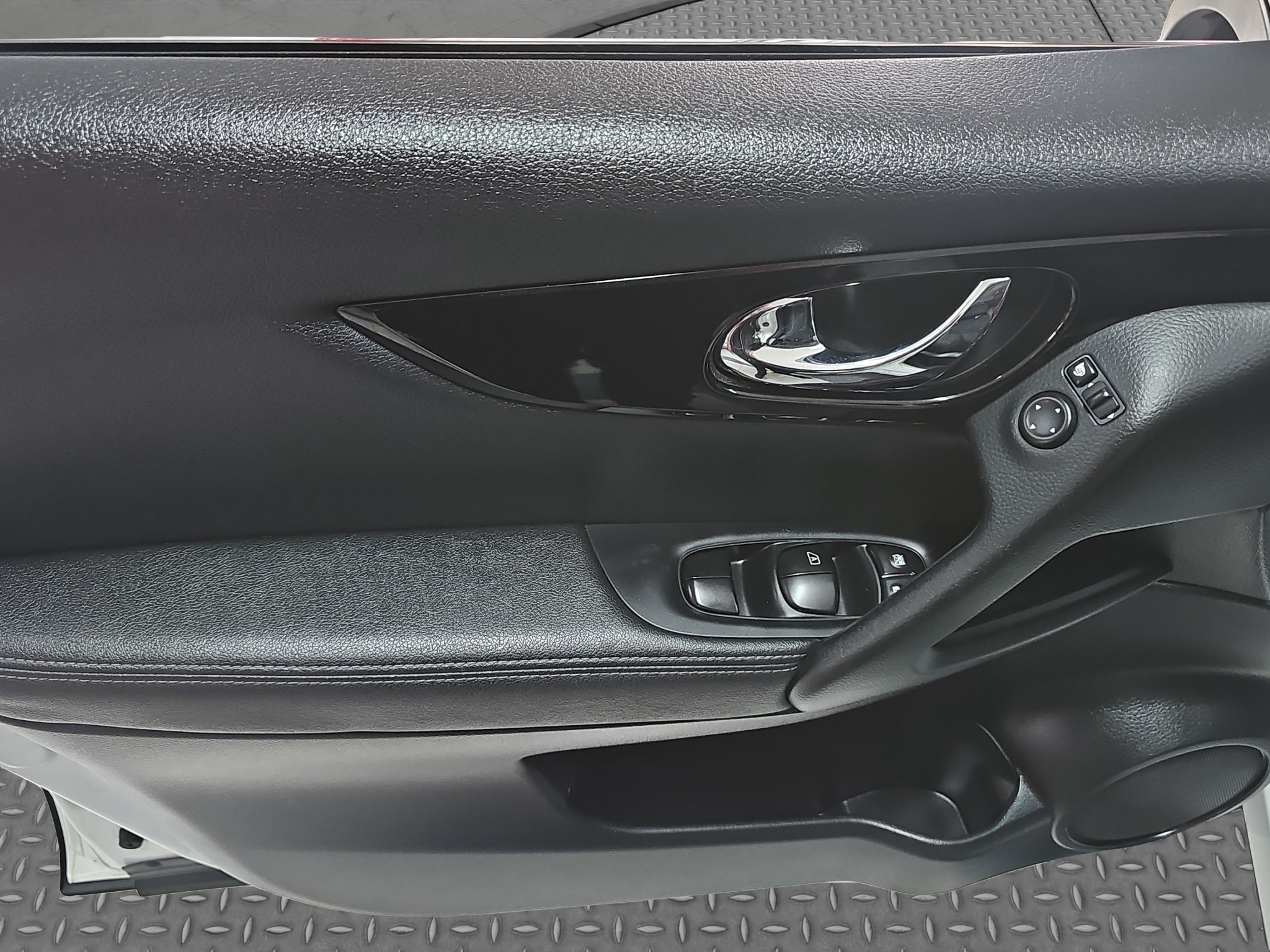 
								Nissan Qashqai TEKNA/T0P full									