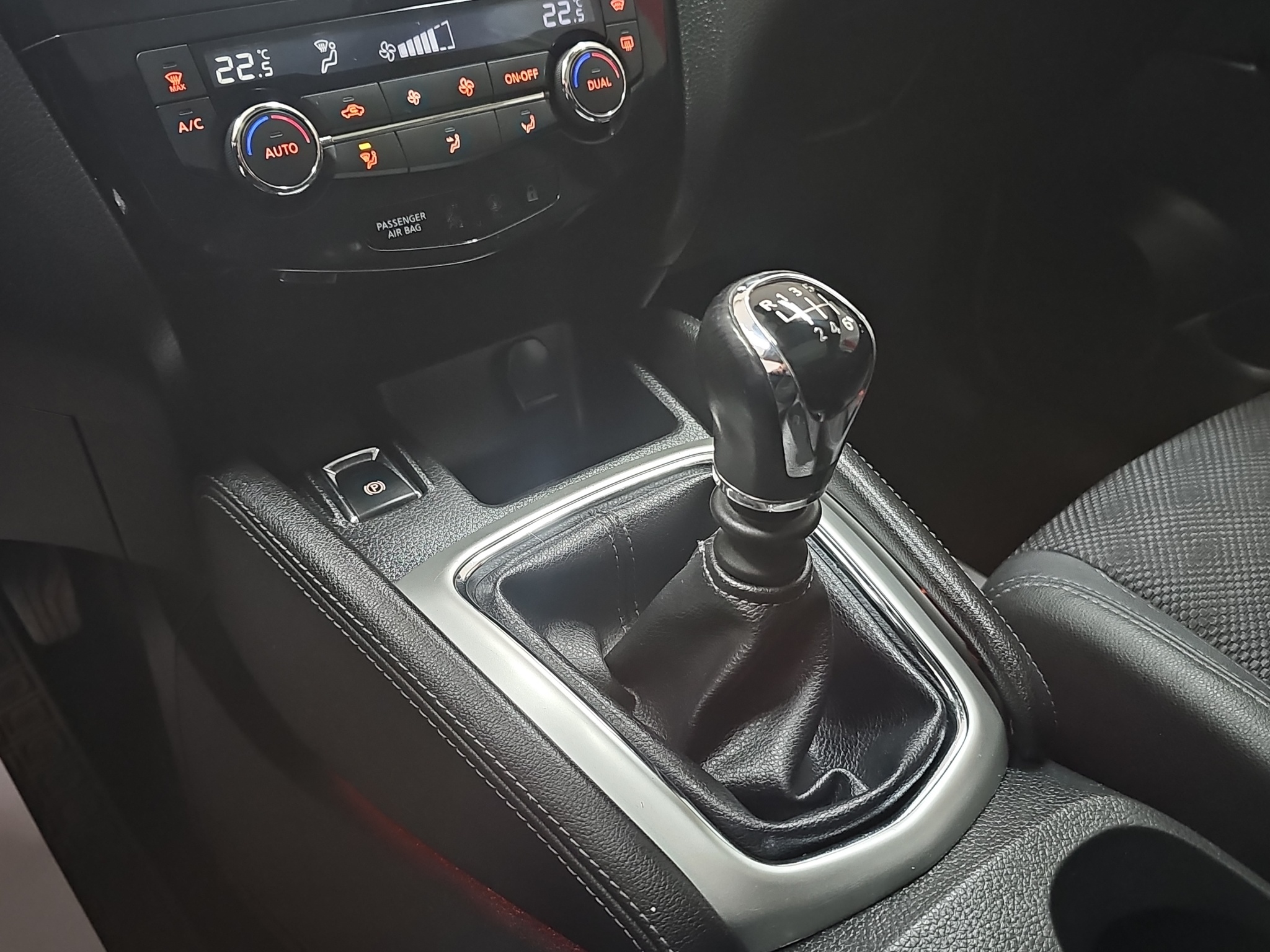 
								Nissan Qashqai TEKNA/T0P full									