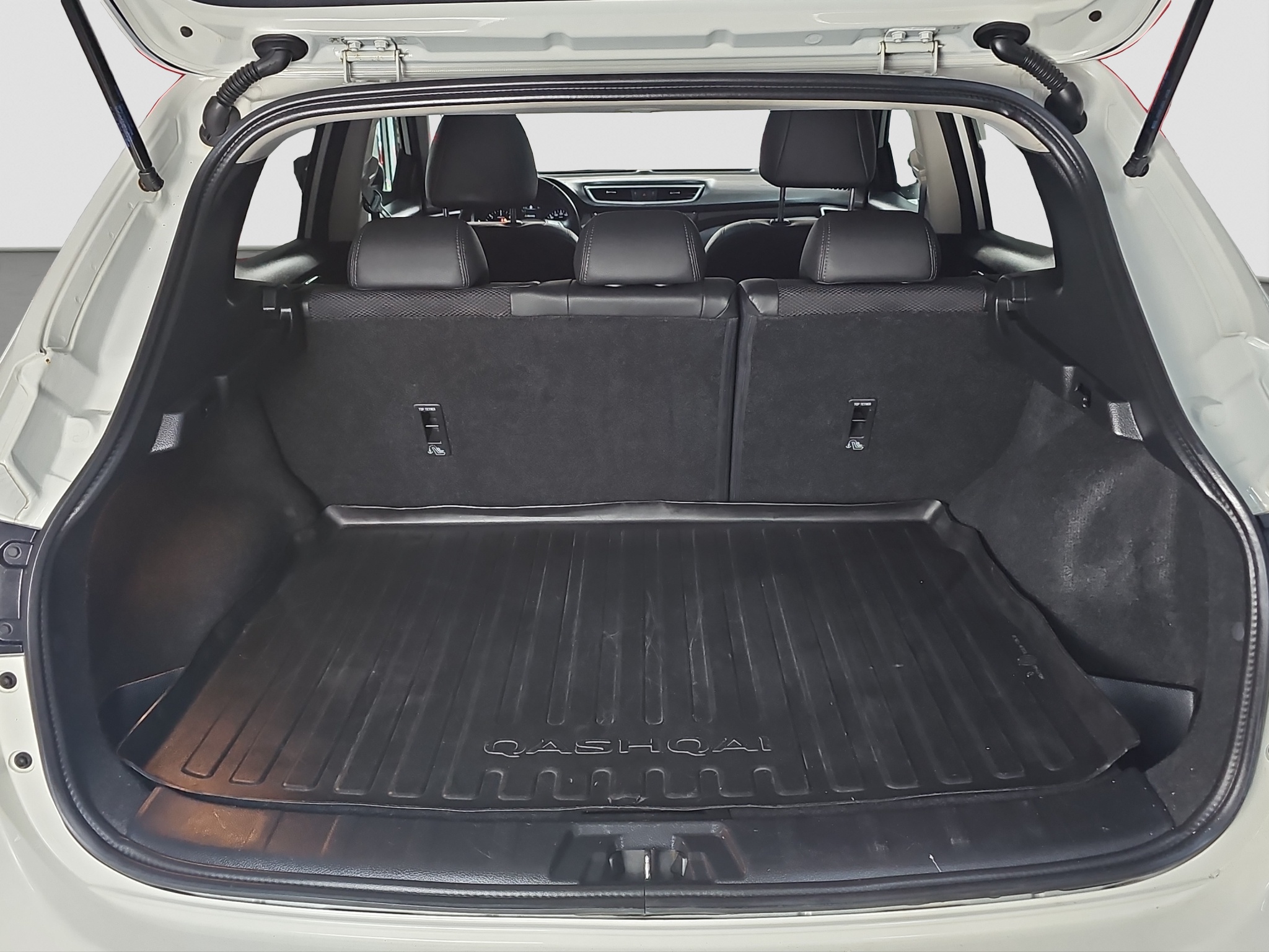 
								Nissan Qashqai TEKNA/T0P full									