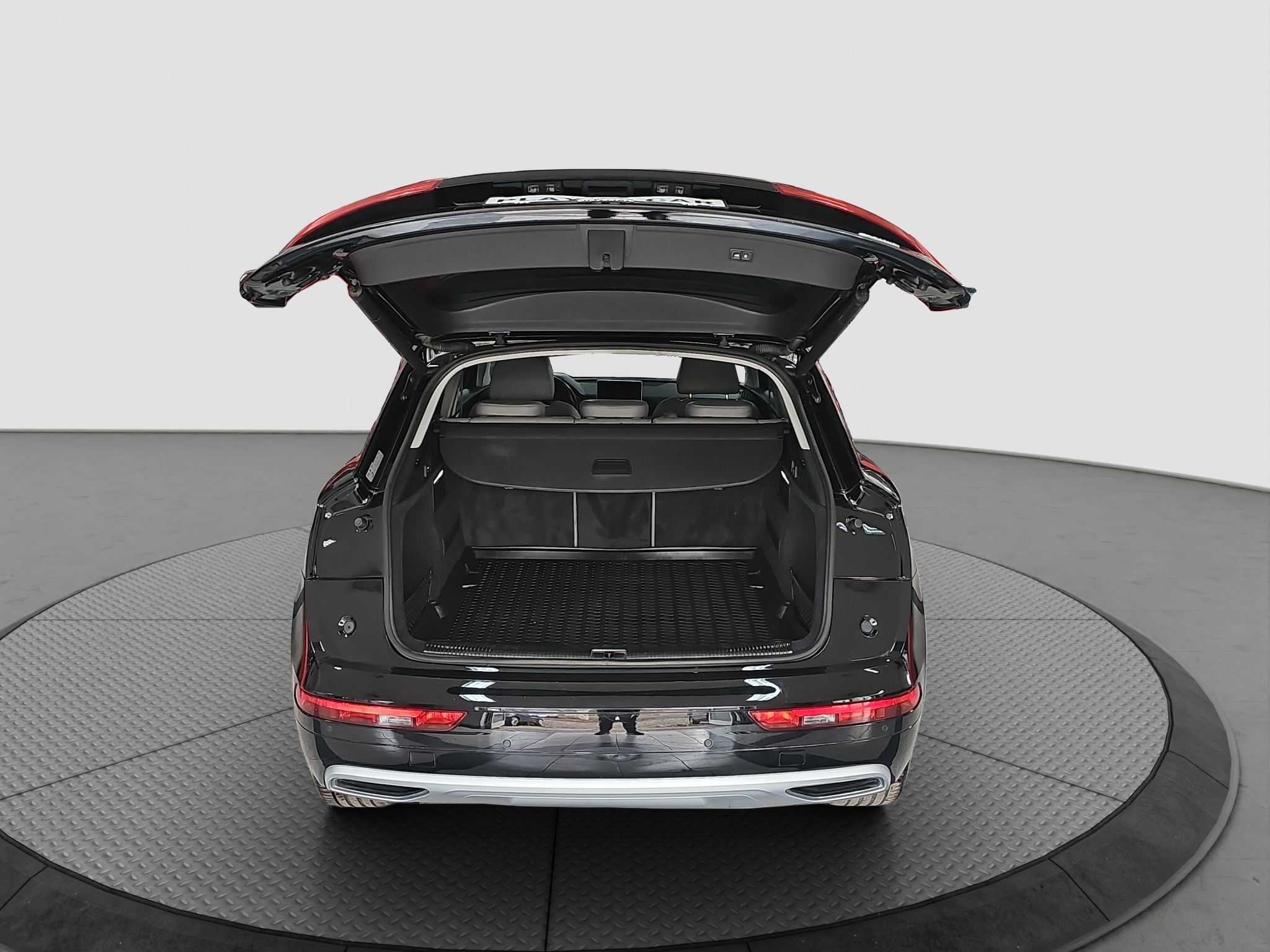 
								Audi Q5 VIRT/AUTO/4×4 full									