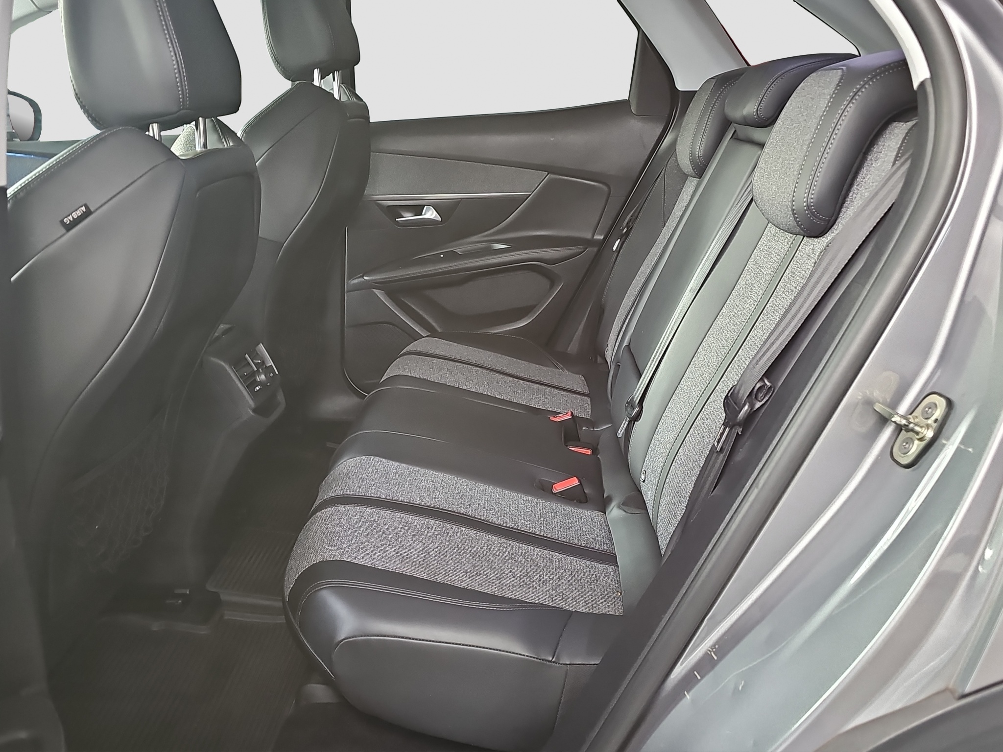 
								Peugeot 3008 AUTO/DOBAR full									