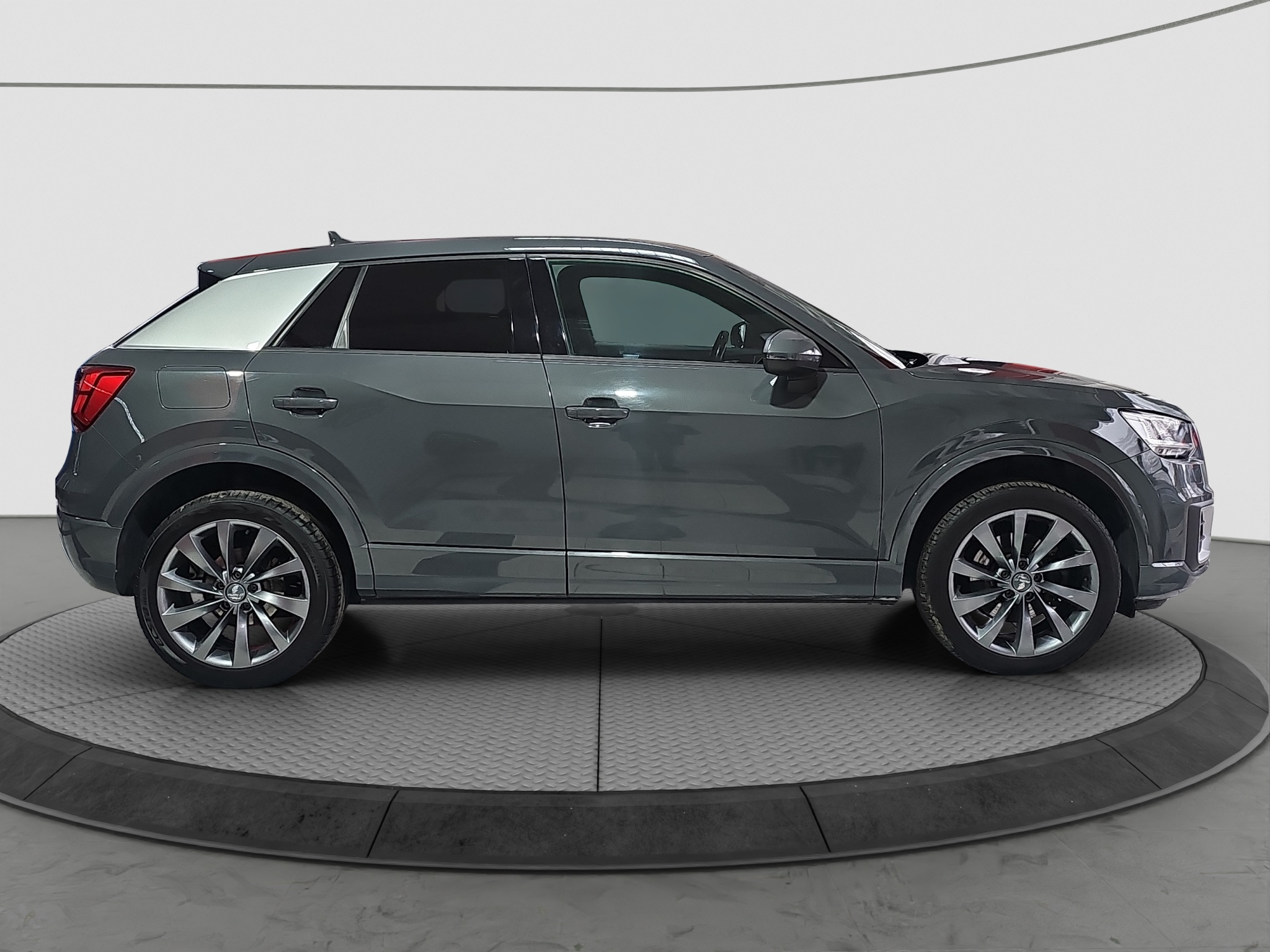
								Audi Q2 T.O.P/AUTOMA full									