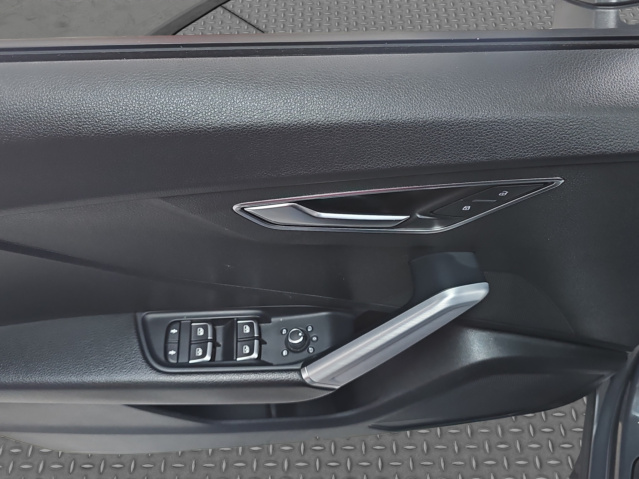 
								Audi Q2 T.O.P/AUTOMA full									