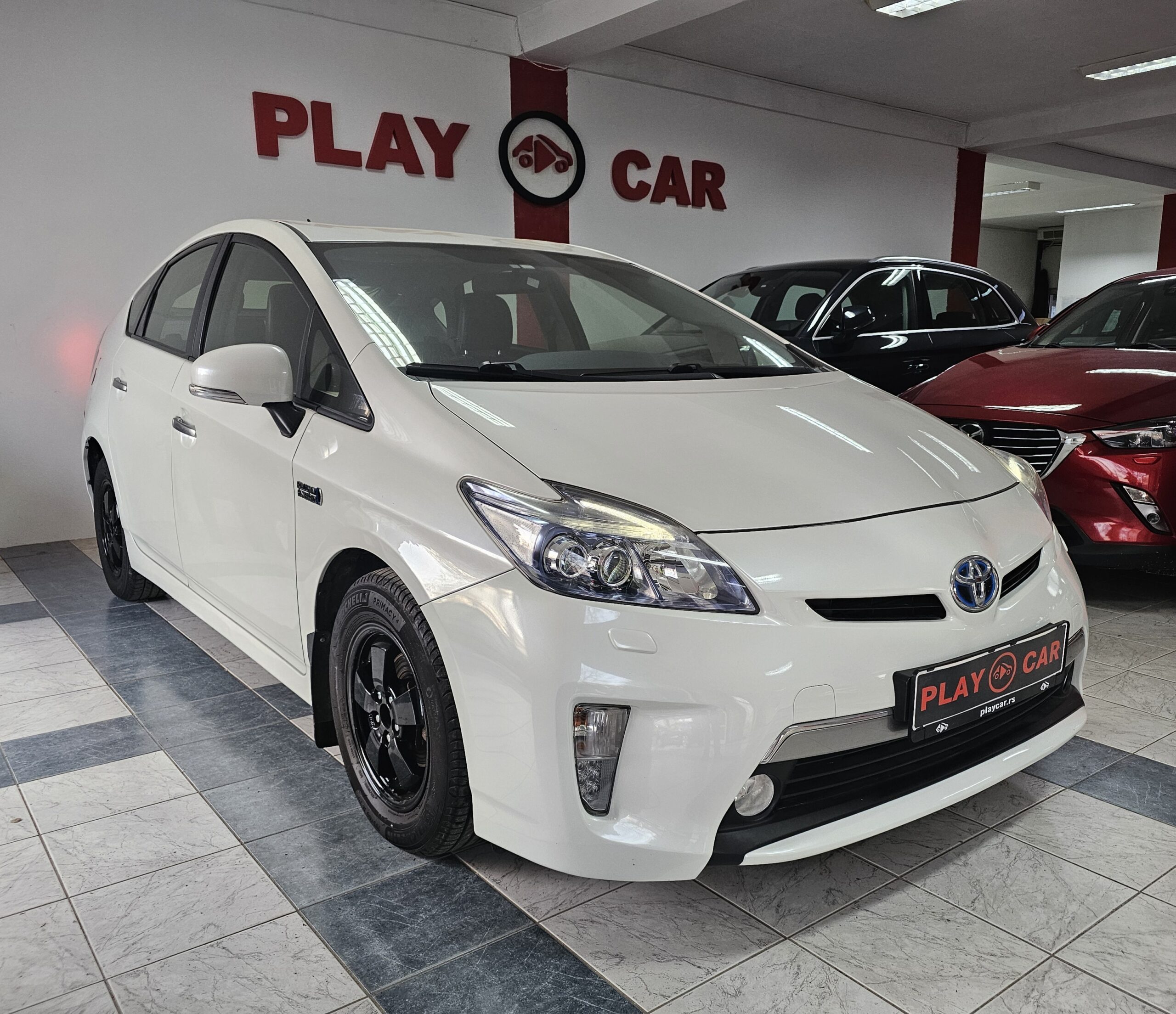 
								Toyota Prius Plug In full									