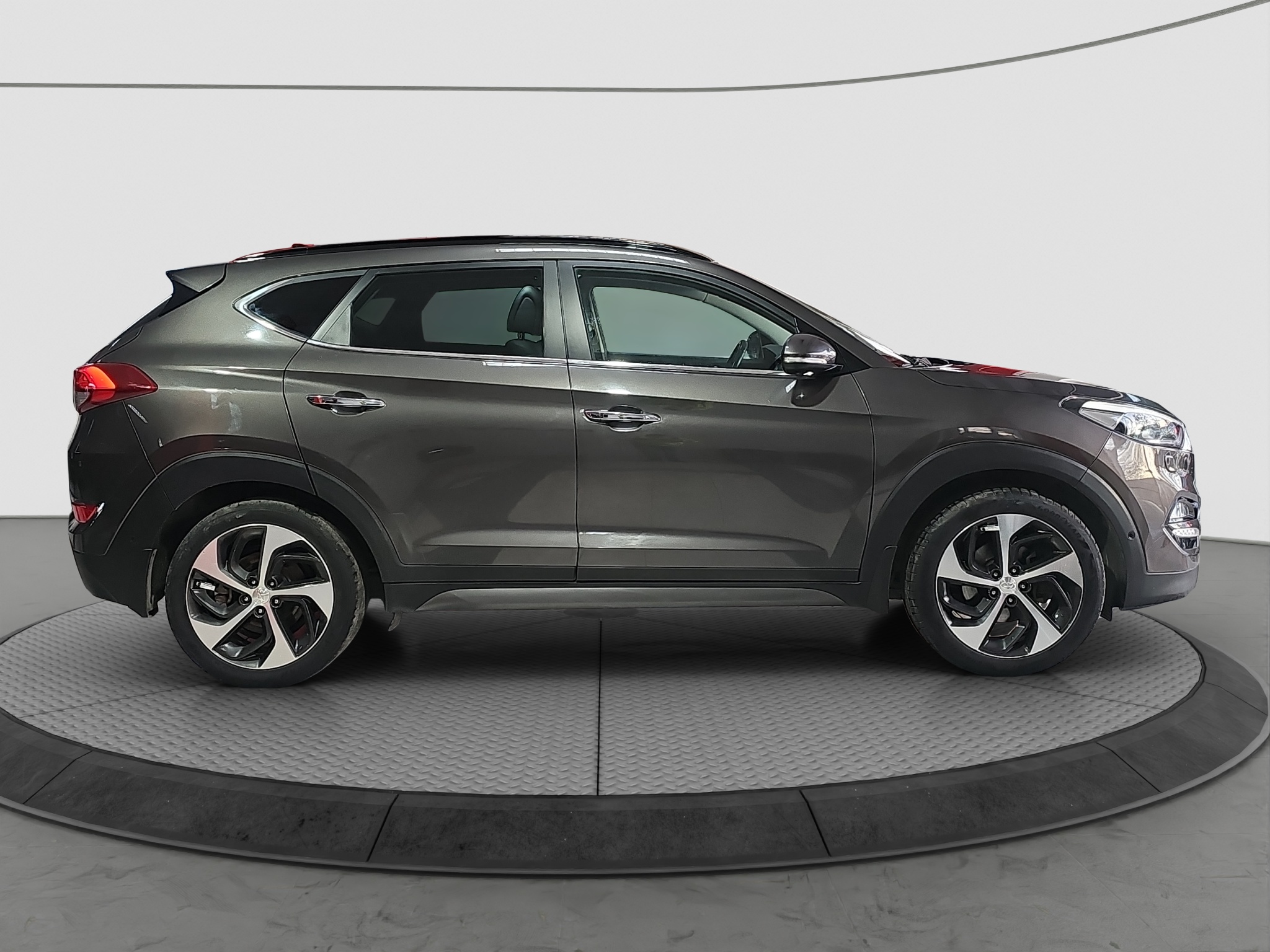 
								Hyundai Tucson AUTO/SIBER/FU.LL full									