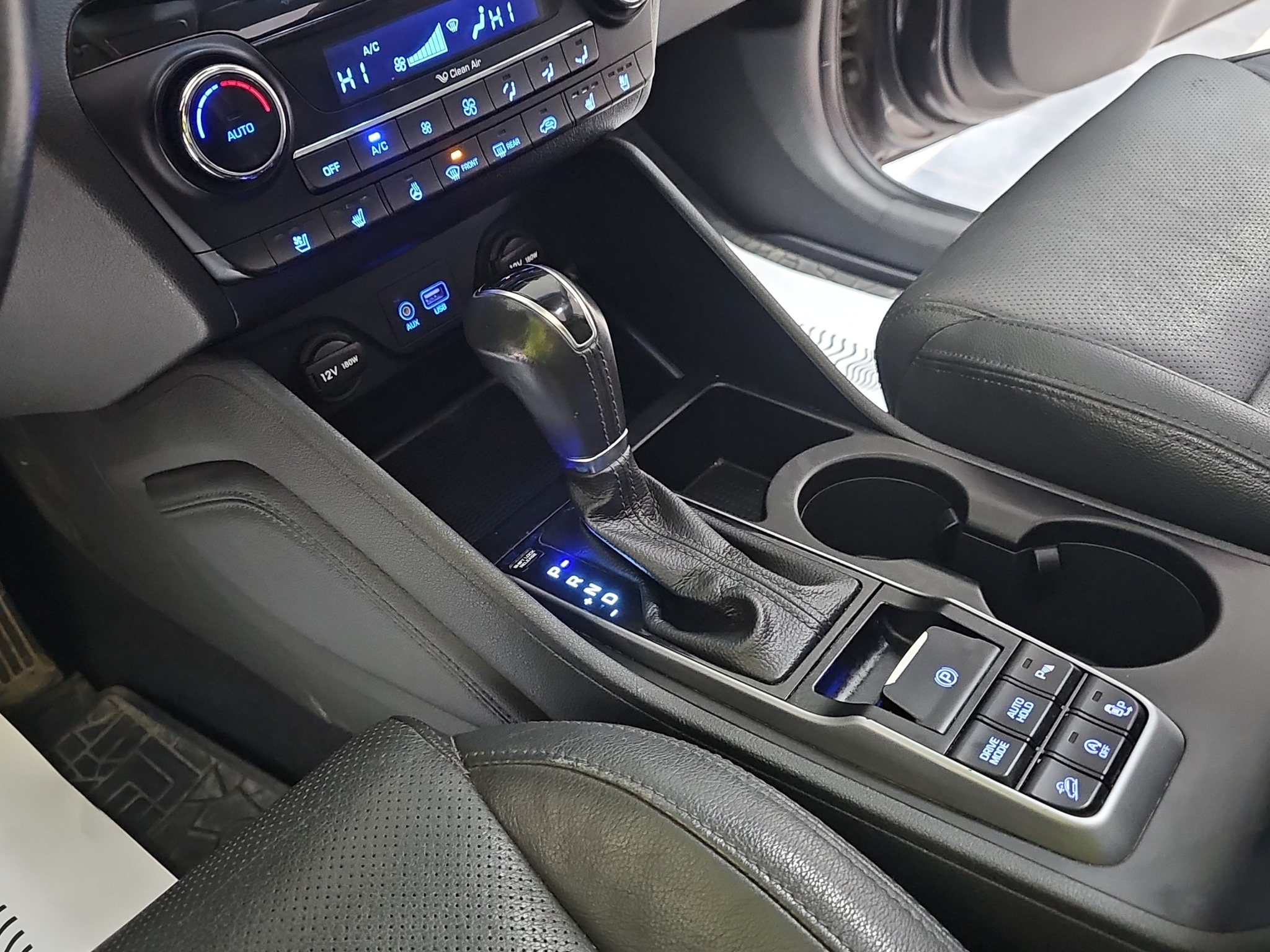 
								Hyundai Tucson AUTO/SIBER/FU.LL full									