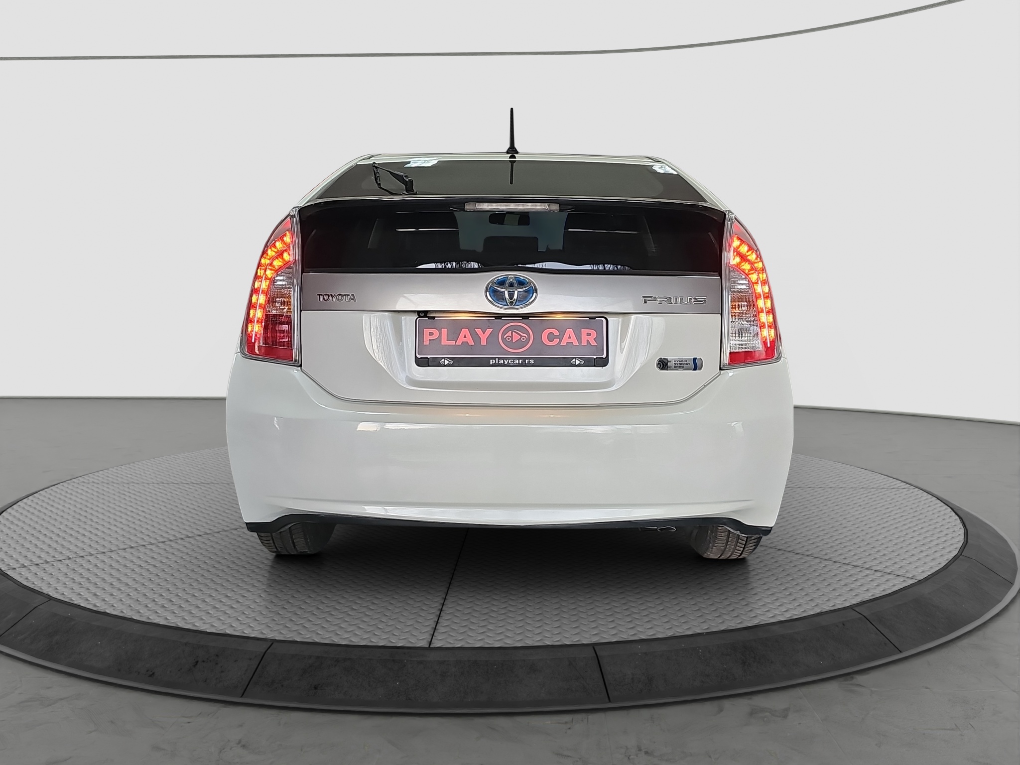 
								Toyota Prius Plug In full									