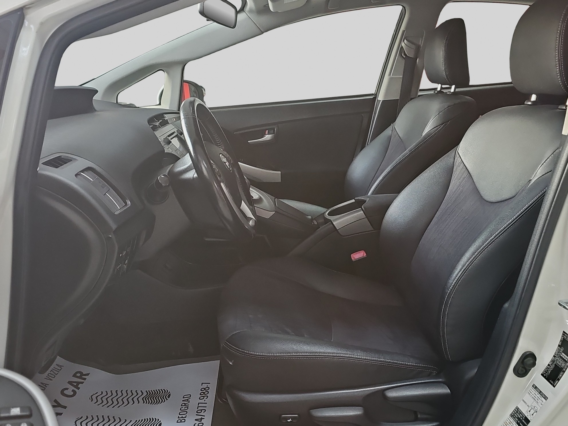 
								Toyota Prius Plug In full									