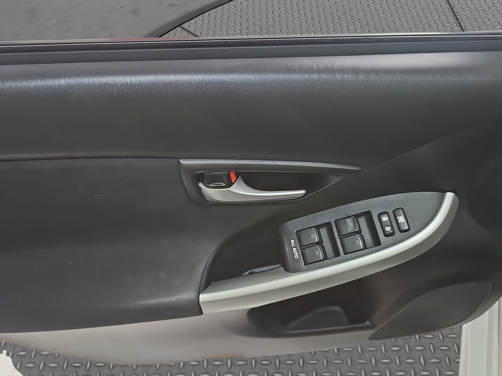 
								Toyota Prius Plug In full									