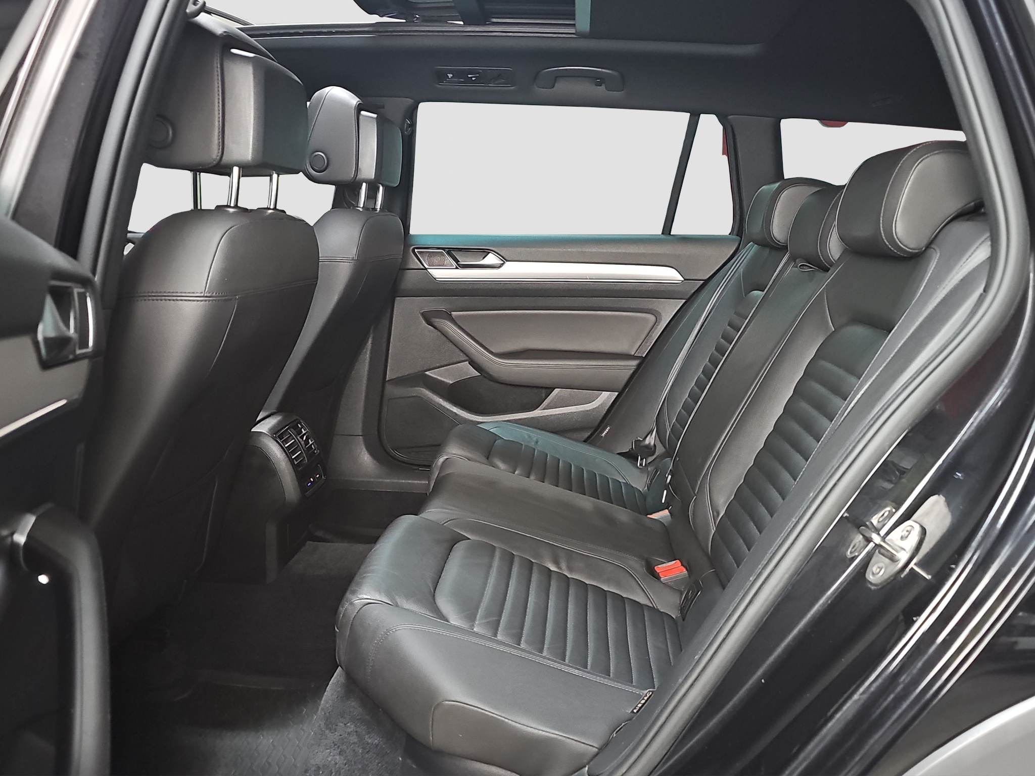 
								Volkswagen Passat B8 Alltrack VIRT/PANO/AUTO full									