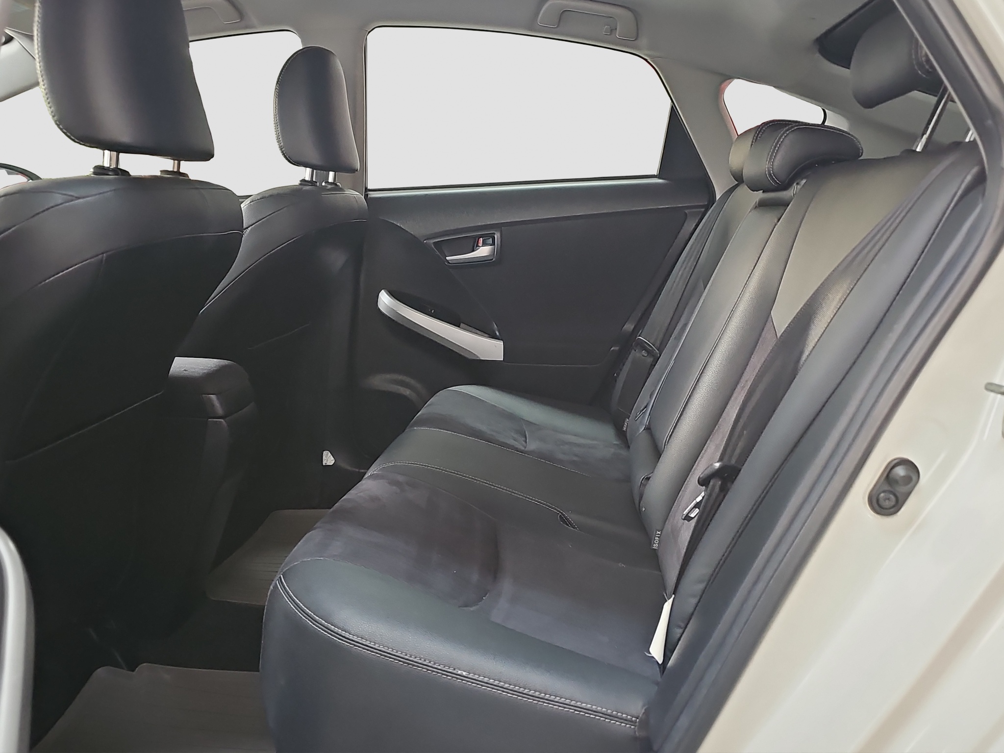 
								Toyota Prius Plug In full									