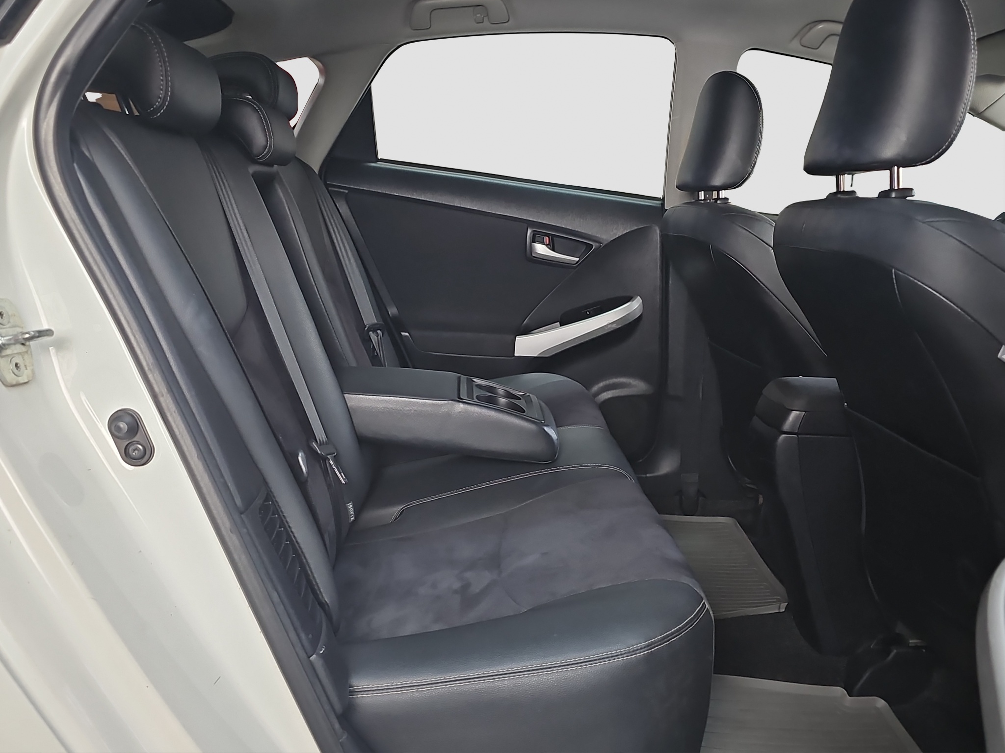 
								Toyota Prius Plug In full									