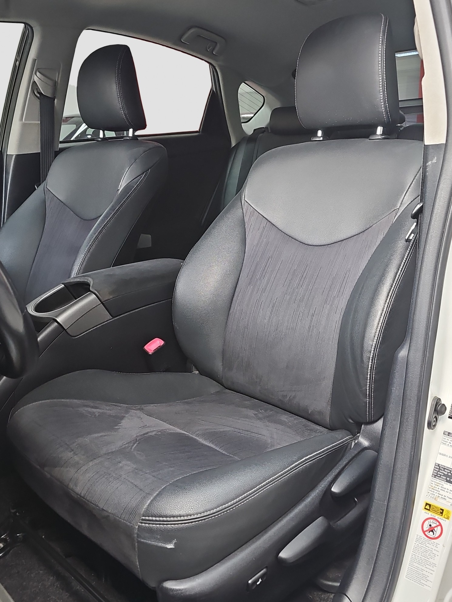 
								Toyota Prius Plug In full									