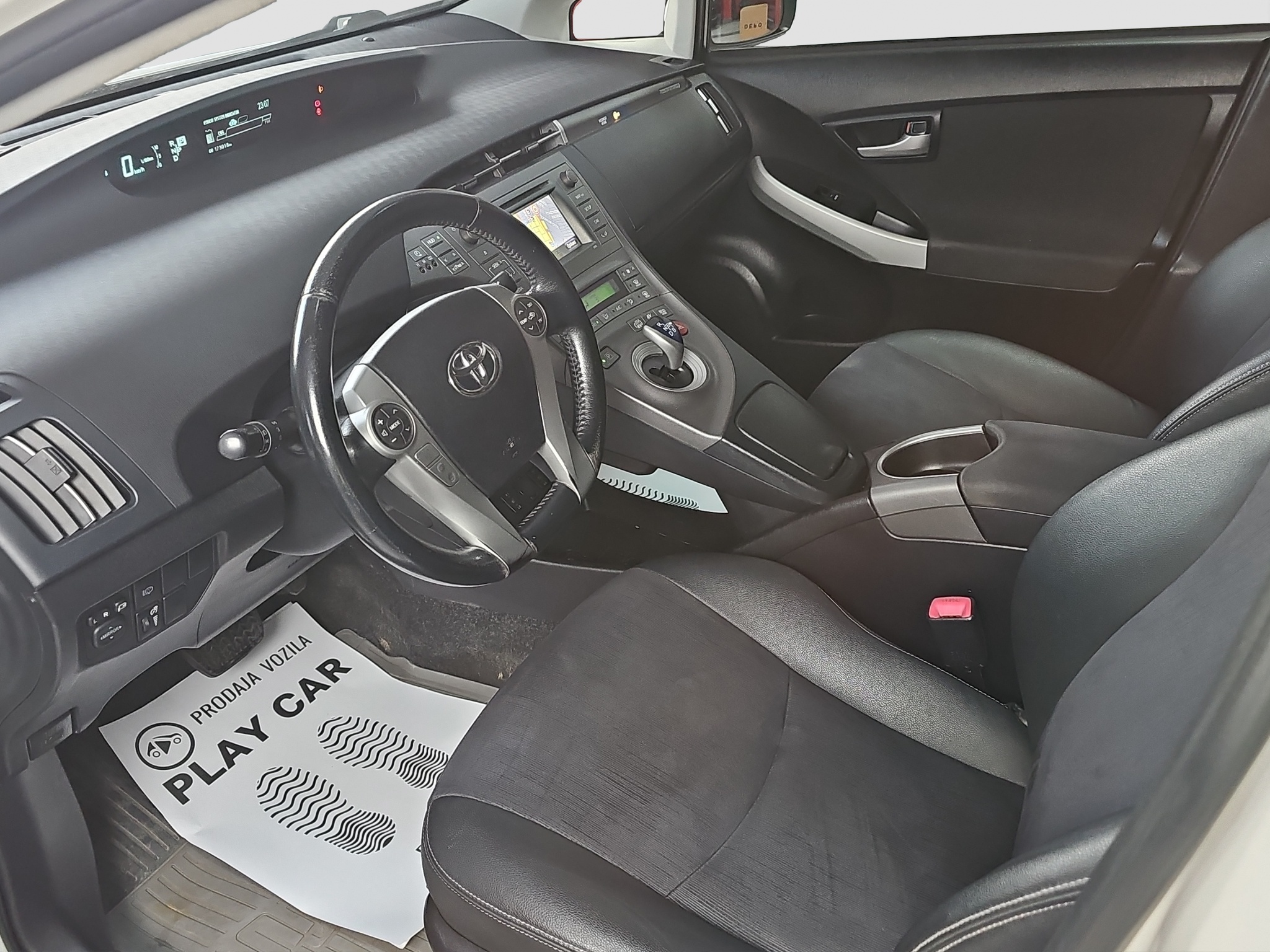 
								Toyota Prius Plug In full									