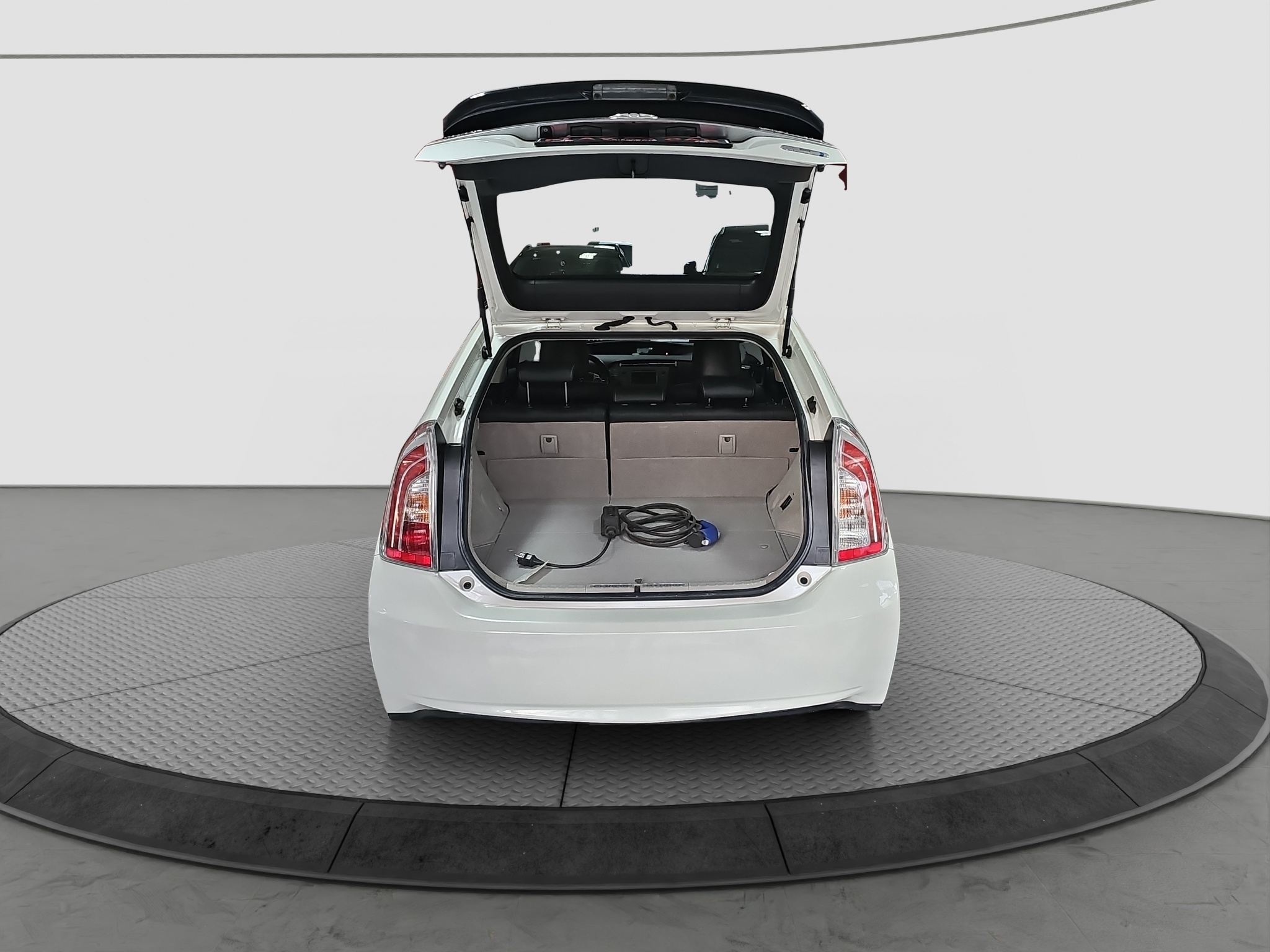 
								Toyota Prius Plug In full									