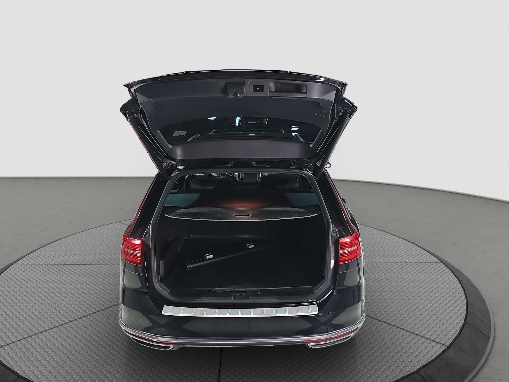 
								Volkswagen Passat B8 Alltrack VIRT/PANO/AUTO full									