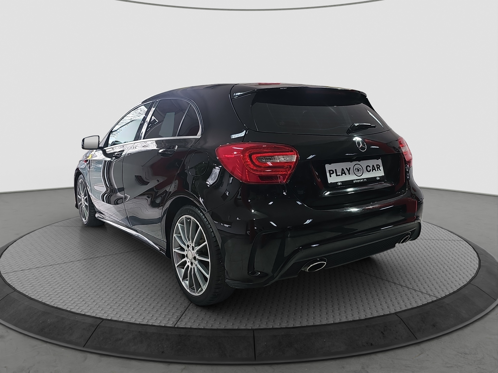 
								Mercedes Benz A 180 AMG/uradjen VELIKI full									
