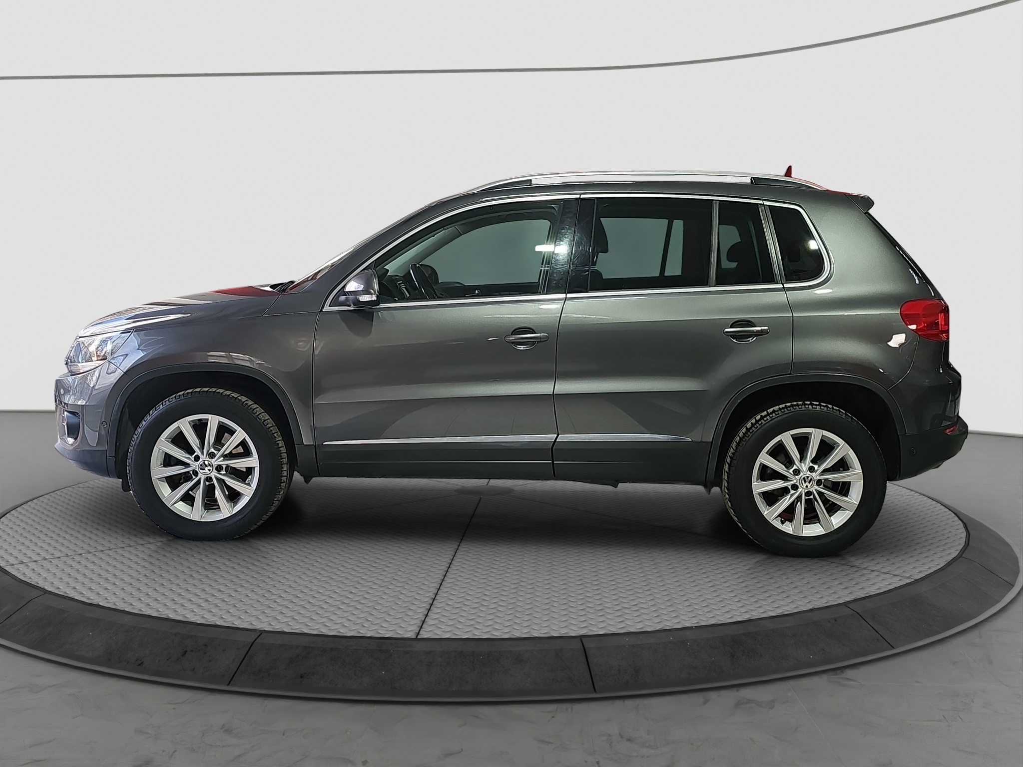 
								Volkswagen Tiguan 4Motion/AUTOM full									