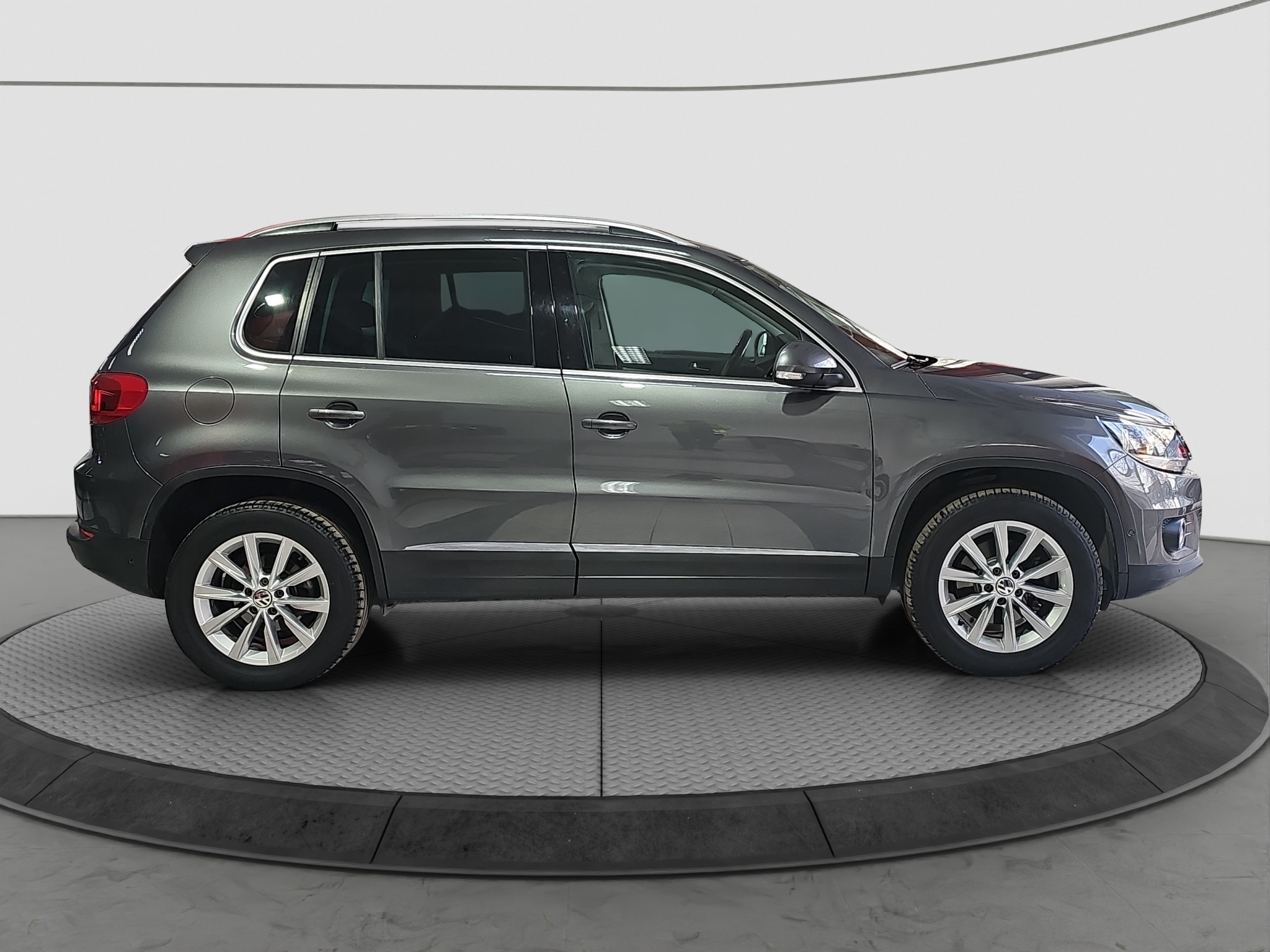 
								Volkswagen Tiguan 4Motion/AUTOM full									