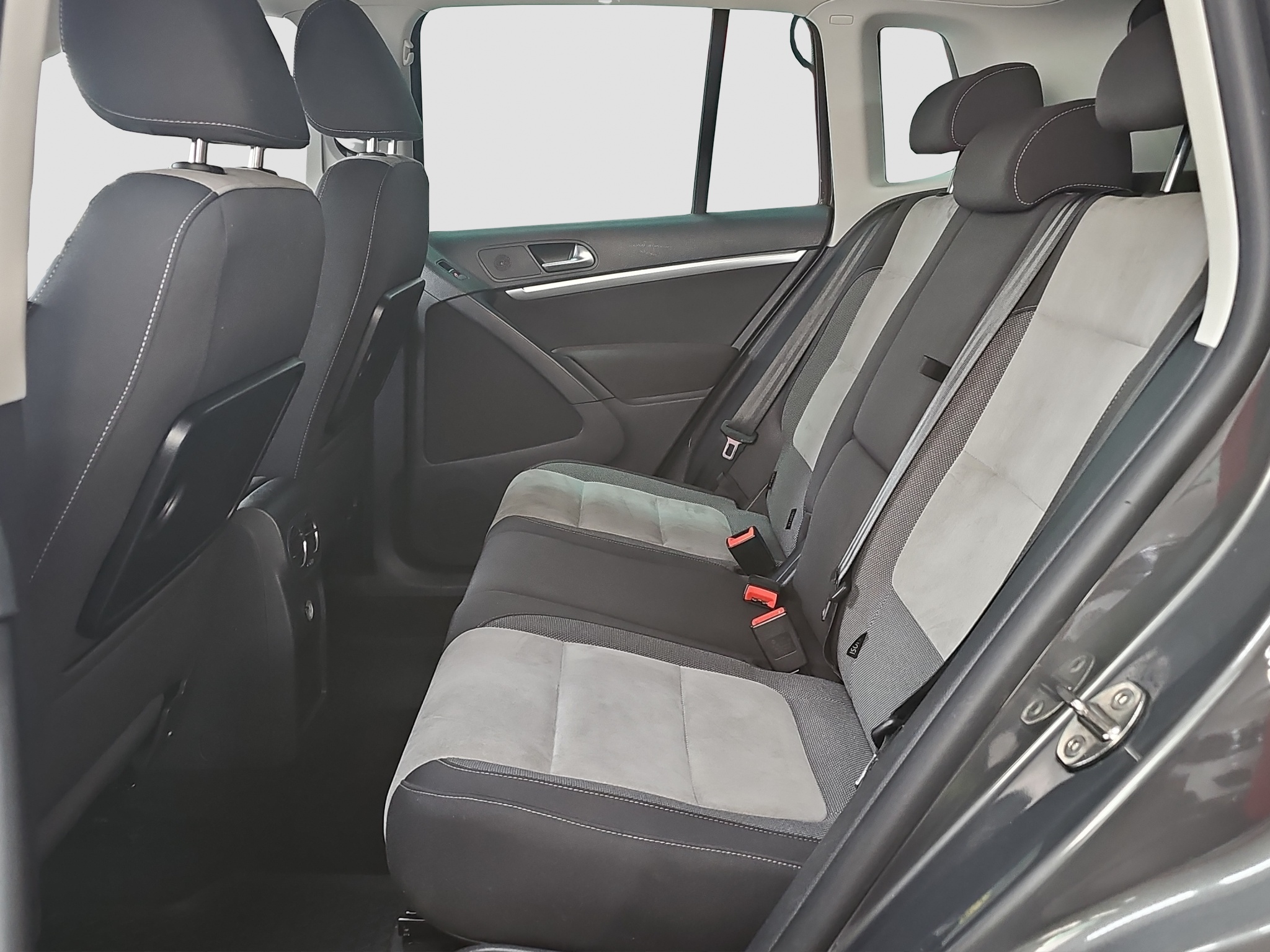 
								Volkswagen Tiguan 4Motion/AUTOM full									