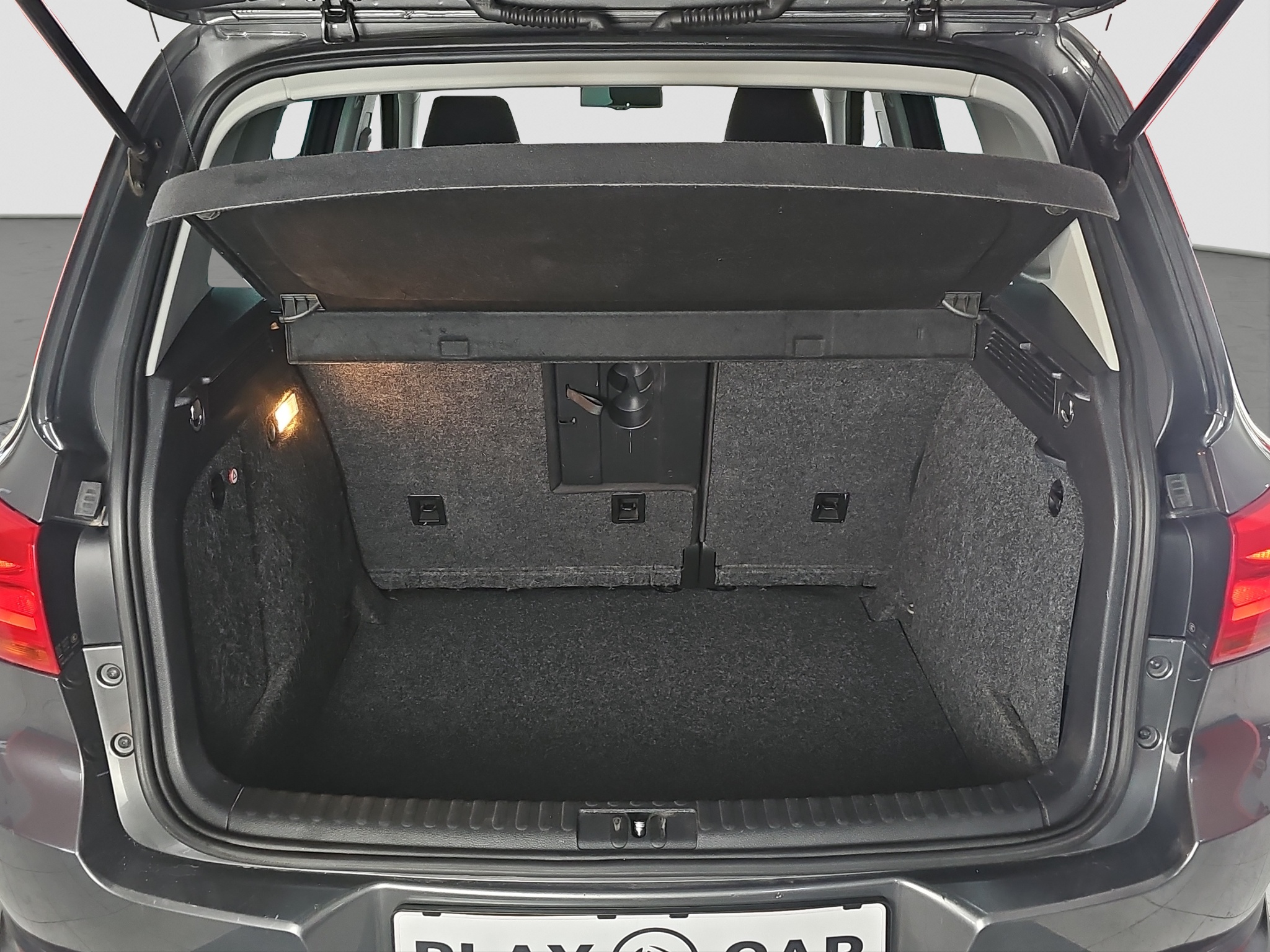 
								Volkswagen Tiguan 4Motion/AUTOM full									