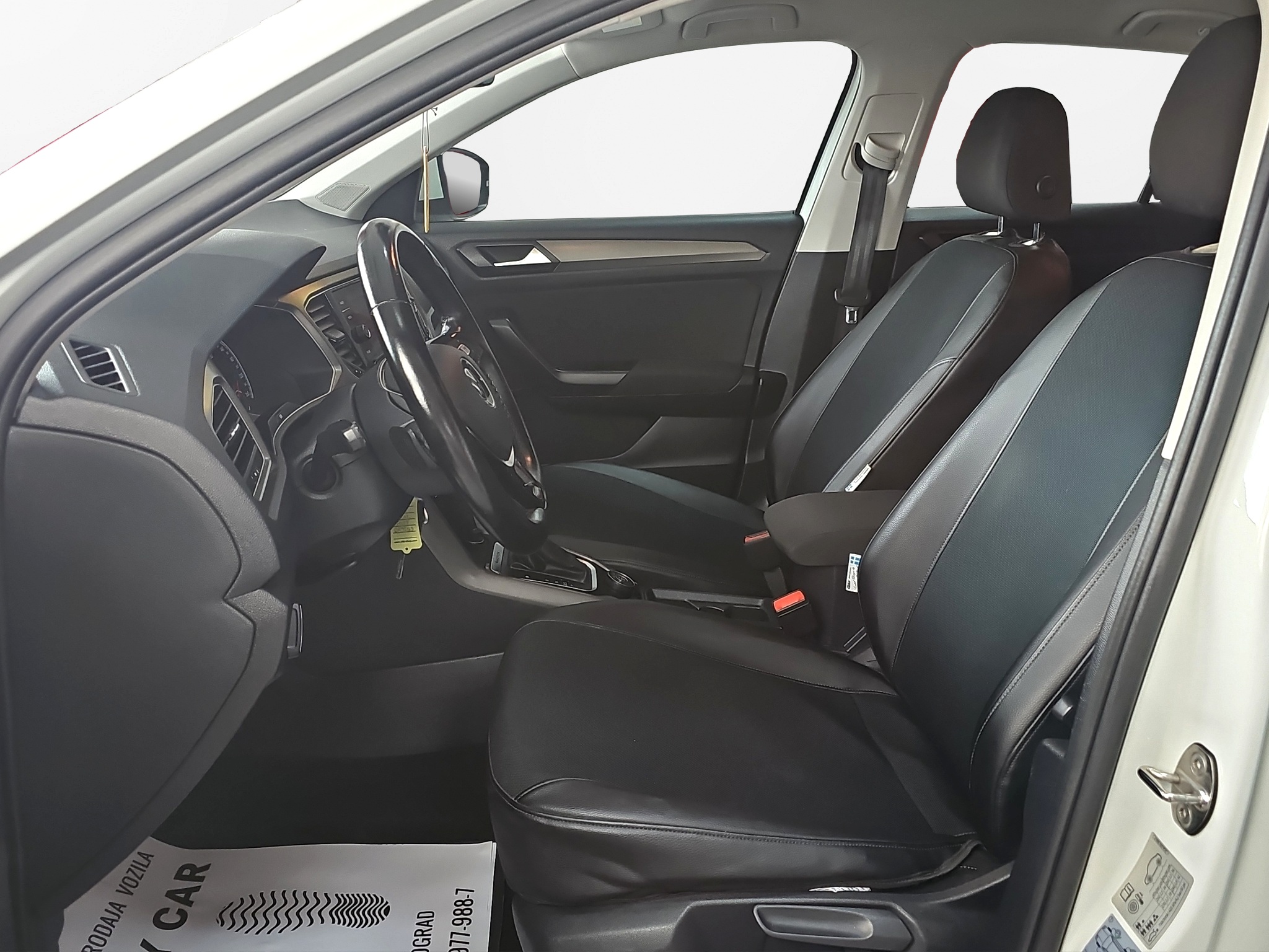 
								Volkswagen T-Roc AUTO/4X4/ODLIČAN full									