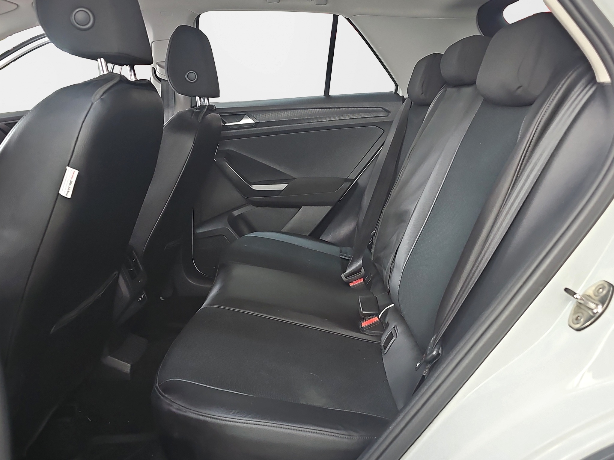 
								Volkswagen T-Roc AUTO/4X4/ODLIČAN full									