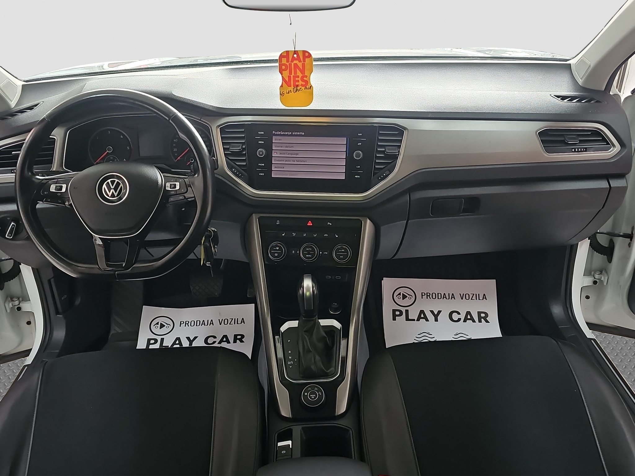 
								Volkswagen T-Roc AUTO/4X4/ODLIČAN full									