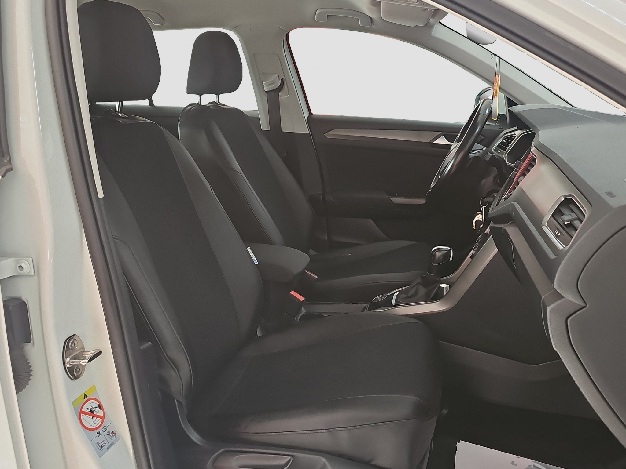 
								Volkswagen T-Roc AUTO/4X4/ODLIČAN full									