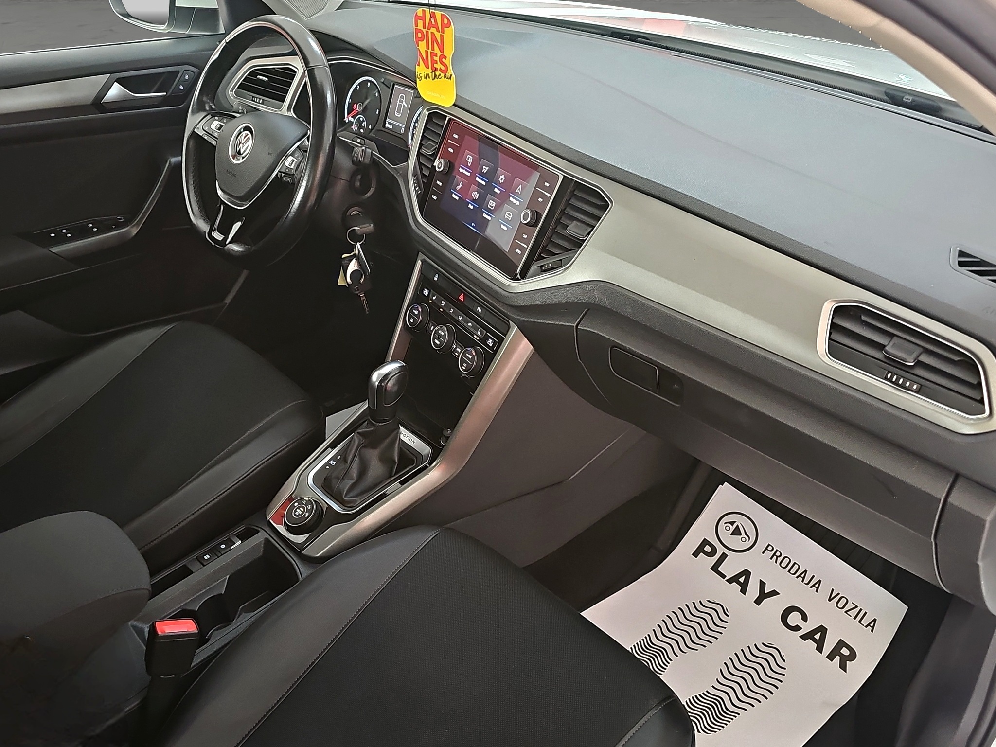 
								Volkswagen T-Roc AUTO/4X4/ODLIČAN full									