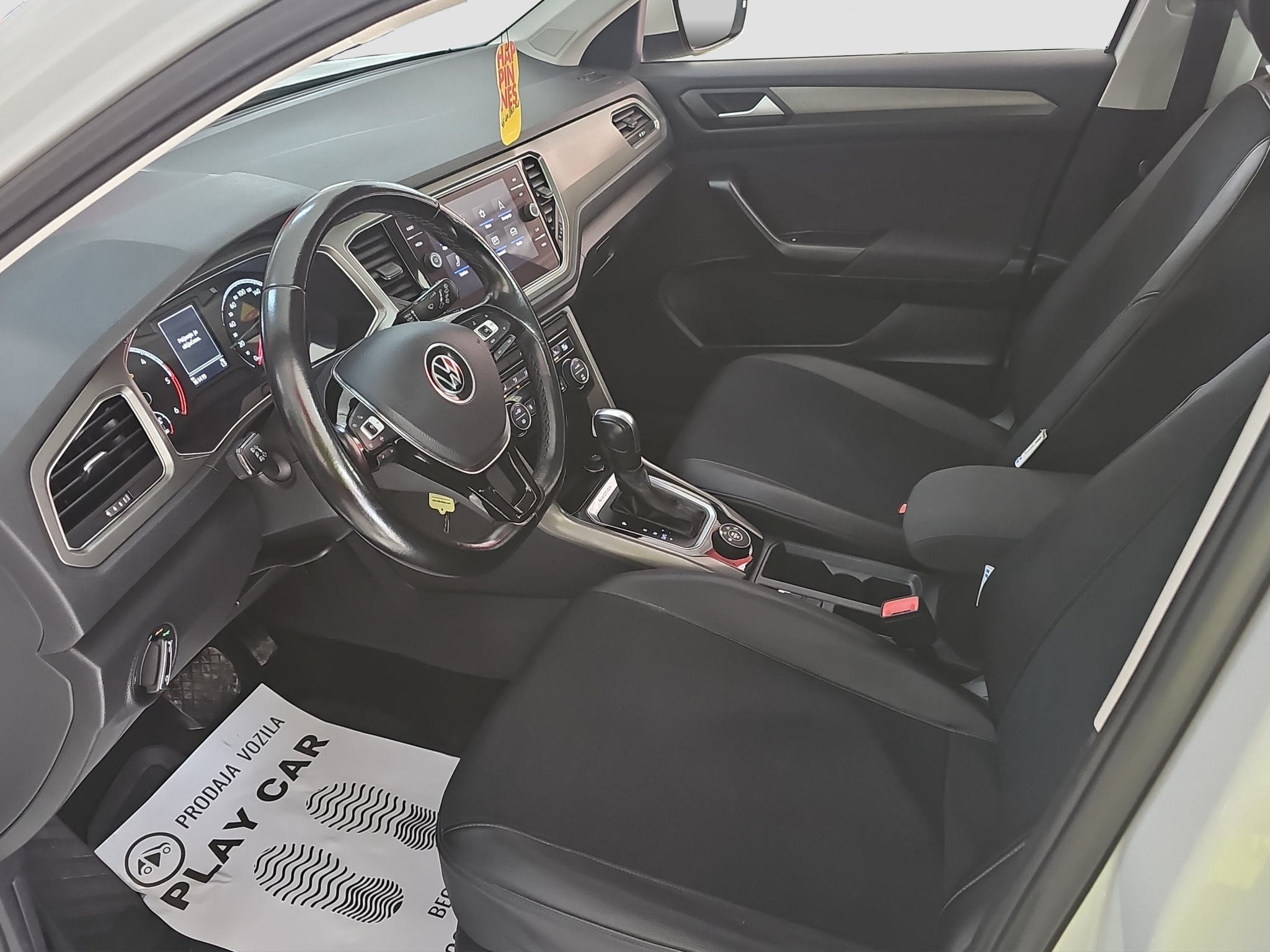 
								Volkswagen T-Roc AUTO/4X4/ODLIČAN full									