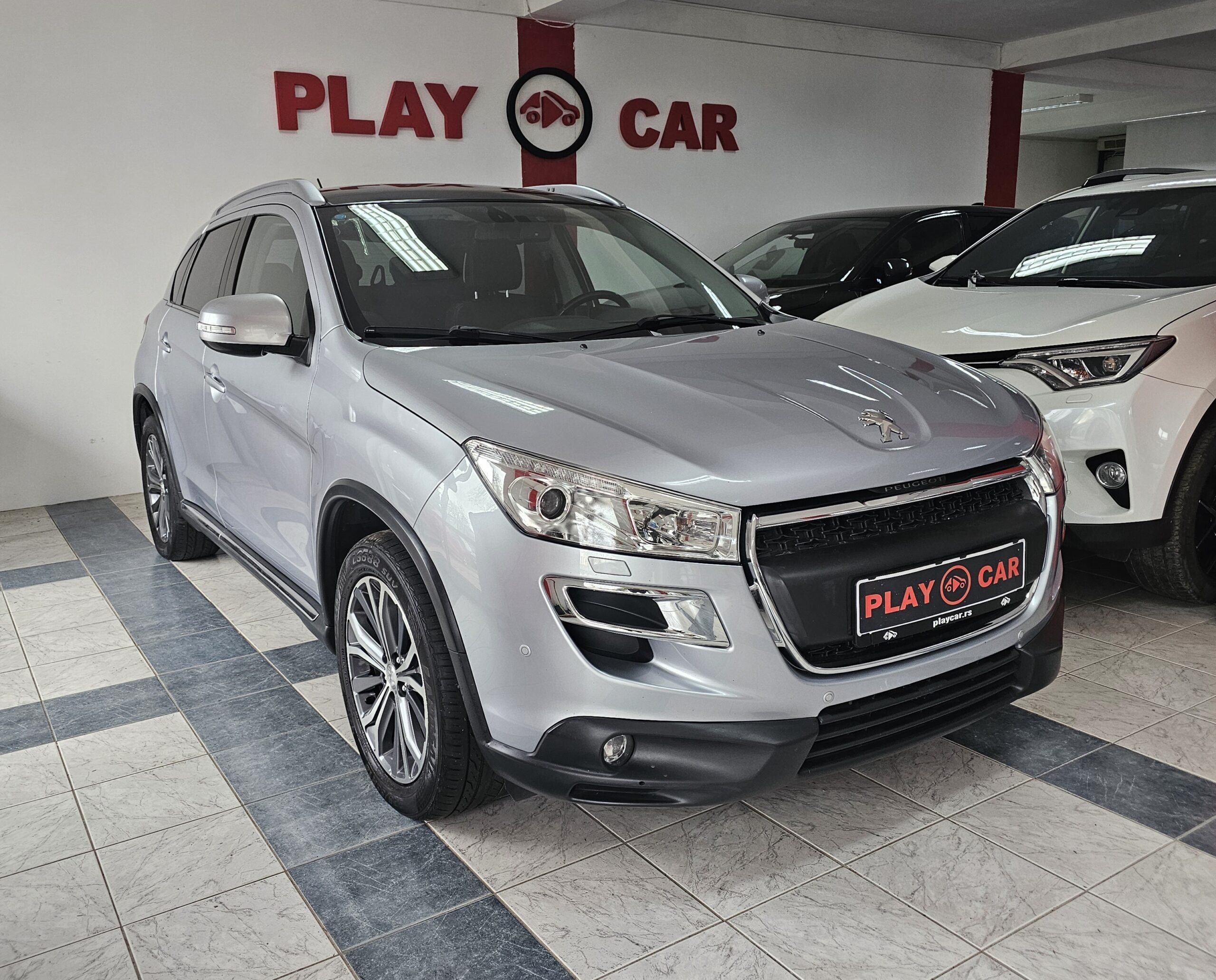 
								Peugeot 4008 4×4/PANO full									