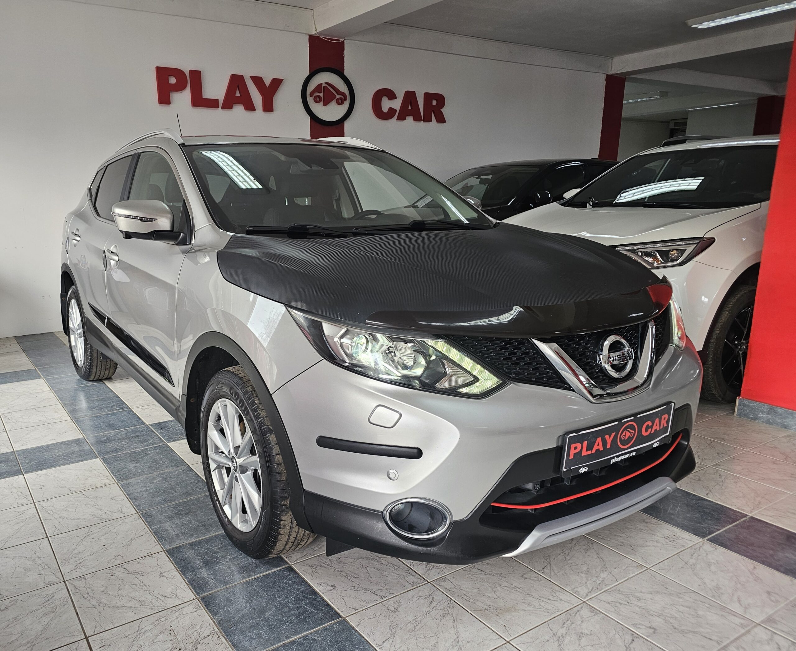
								Nissan Qashqai TEKNA/T.O.P full									