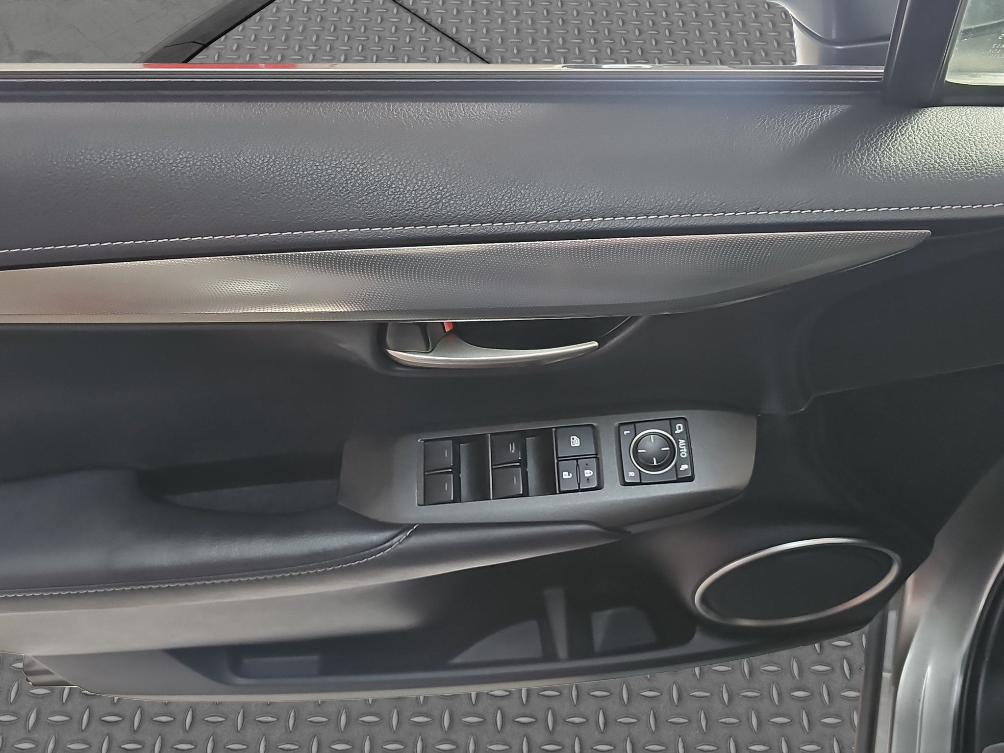 
								Lexus NX300 4X4/ODLIČAN full									