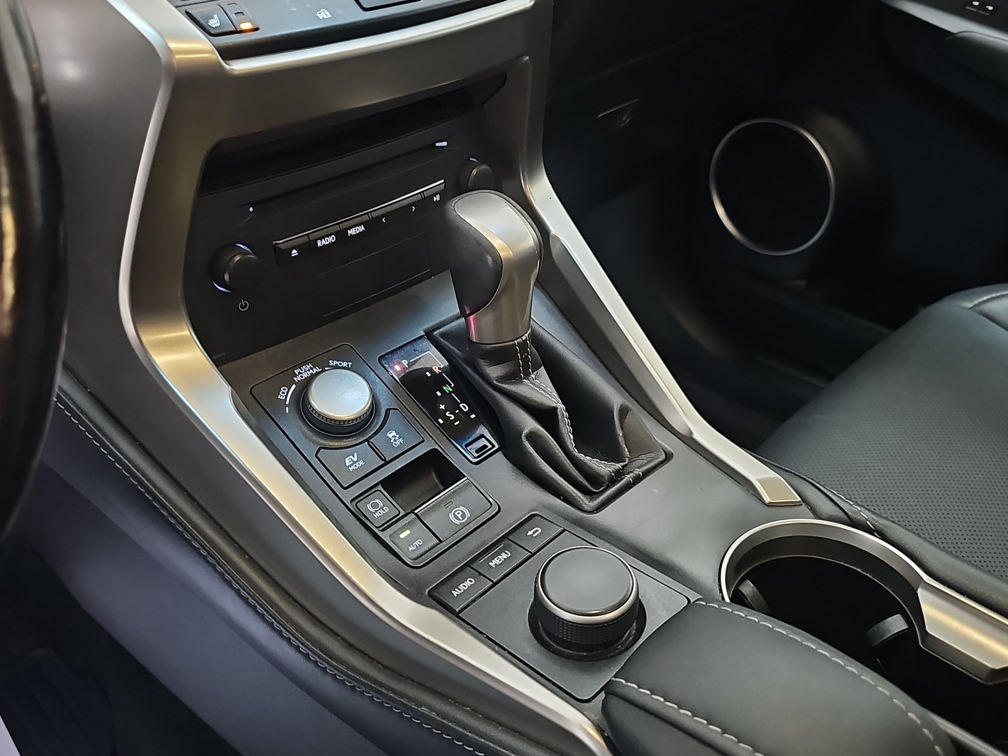 
								Lexus NX300 4X4/ODLIČAN full									