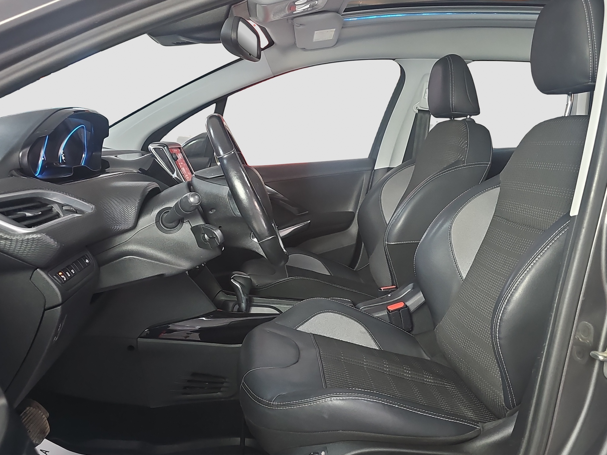 
								Peugeot 2008 AUTO/PANO full									