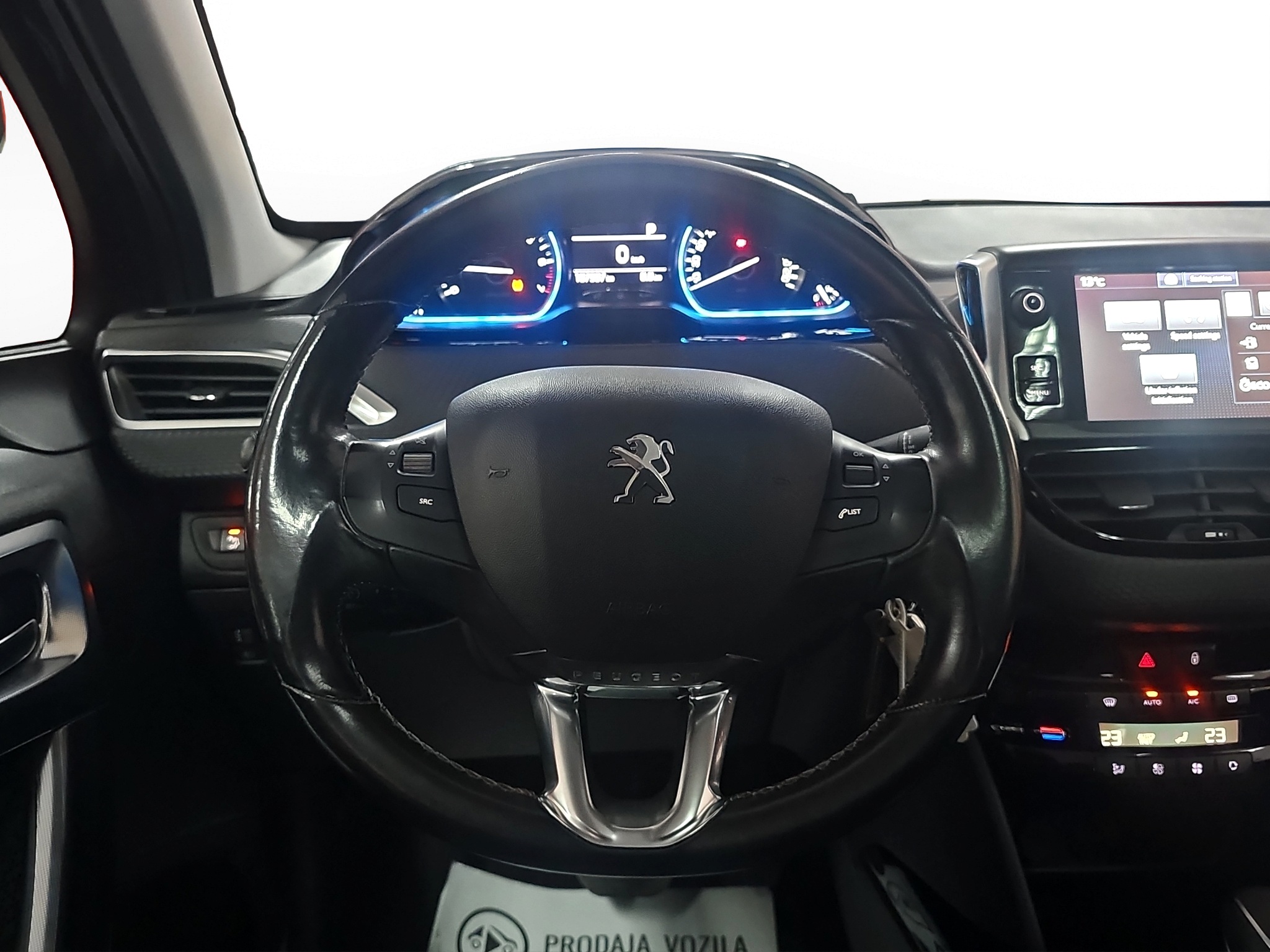 
								Peugeot 2008 AUTO/PANO full									