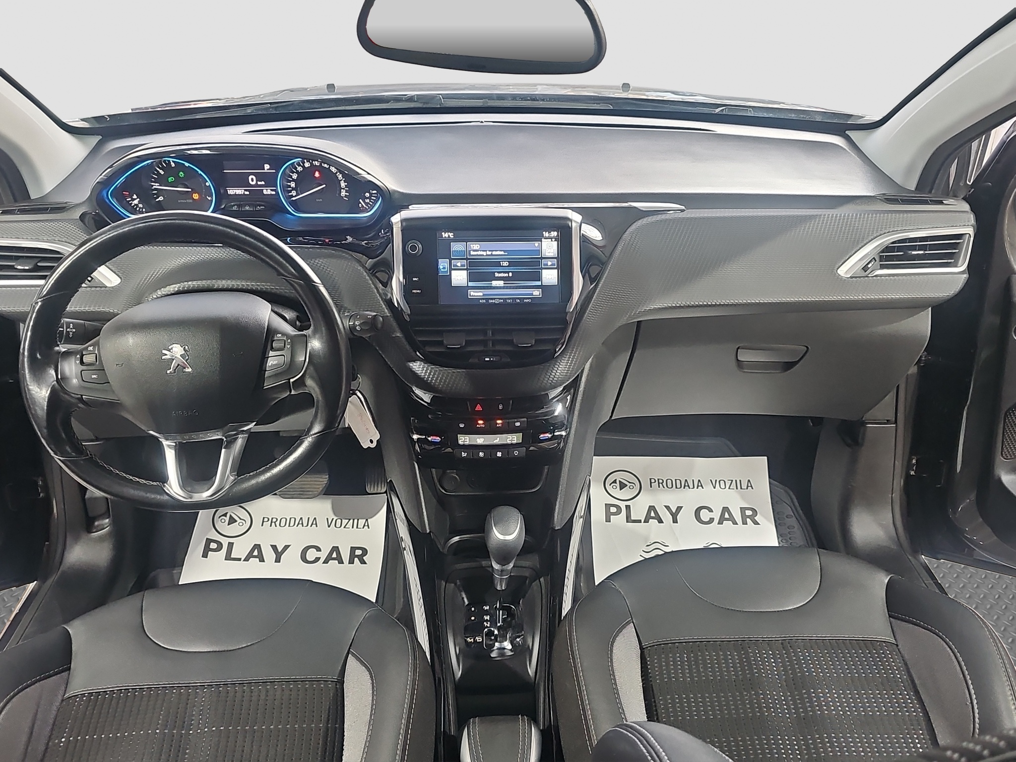 
								Peugeot 2008 AUTO/PANO full									