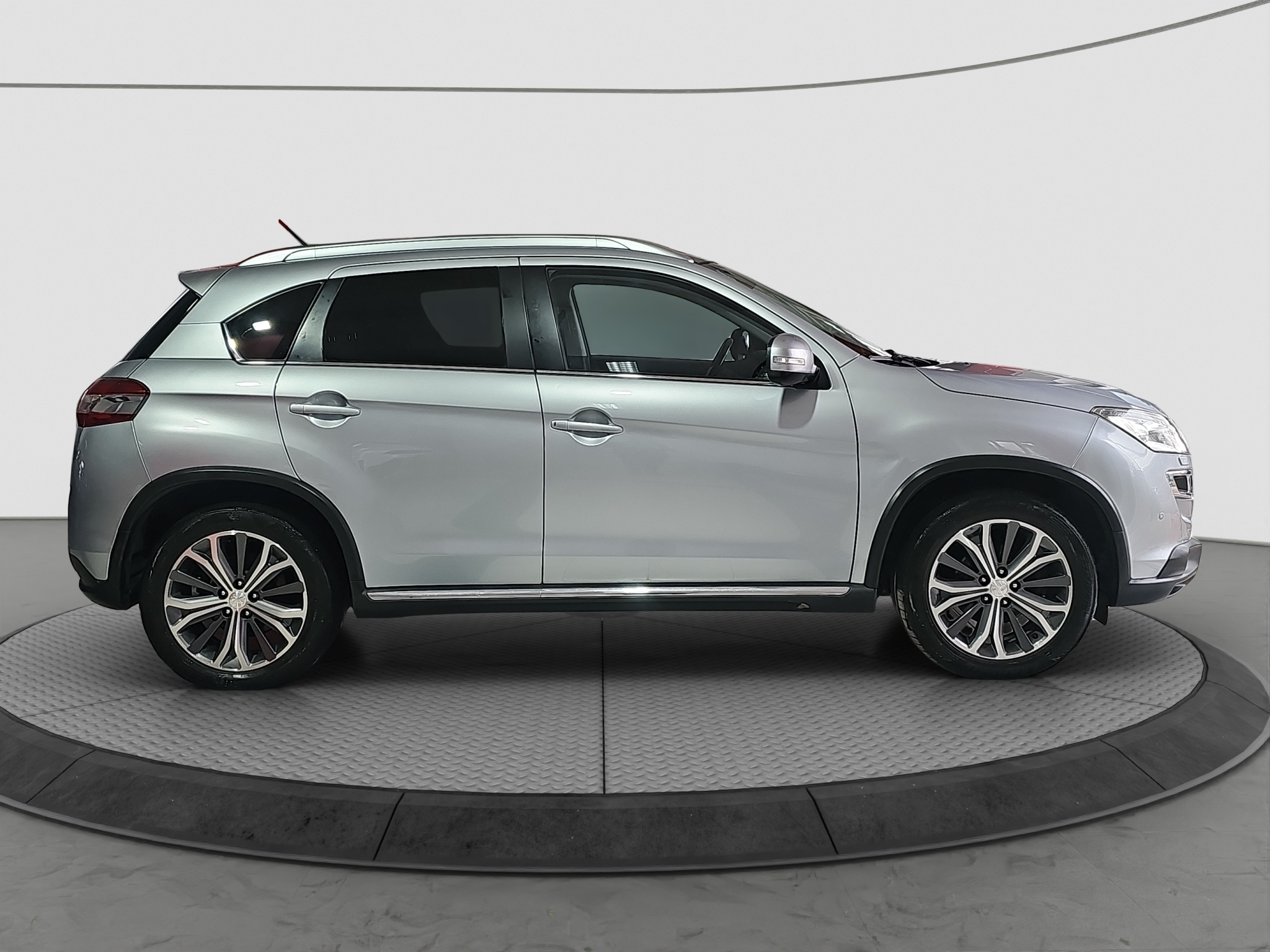 
								Peugeot 4008 4×4/PANO full									