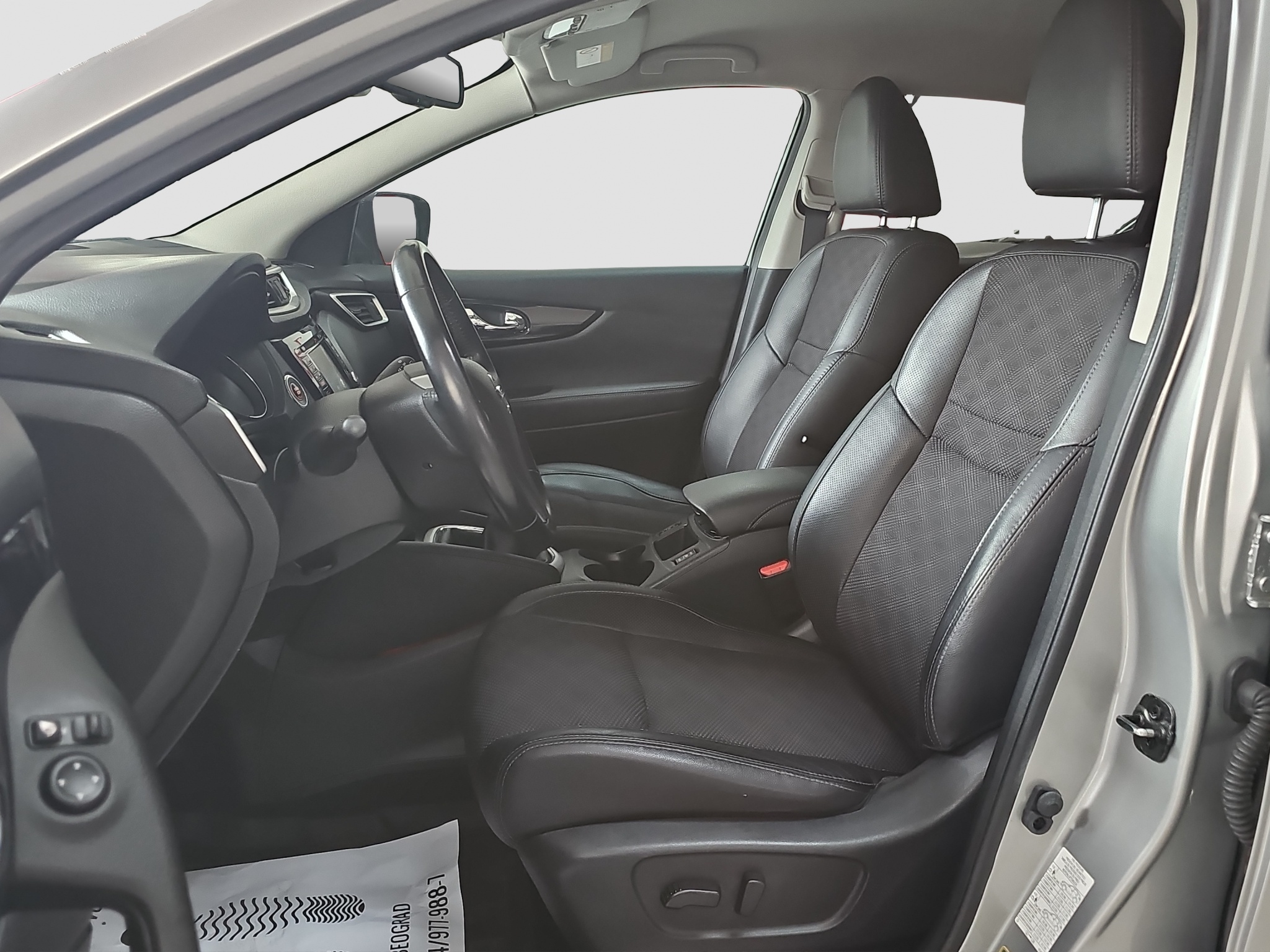 
								Nissan Qashqai TEKNA/T.O.P full									