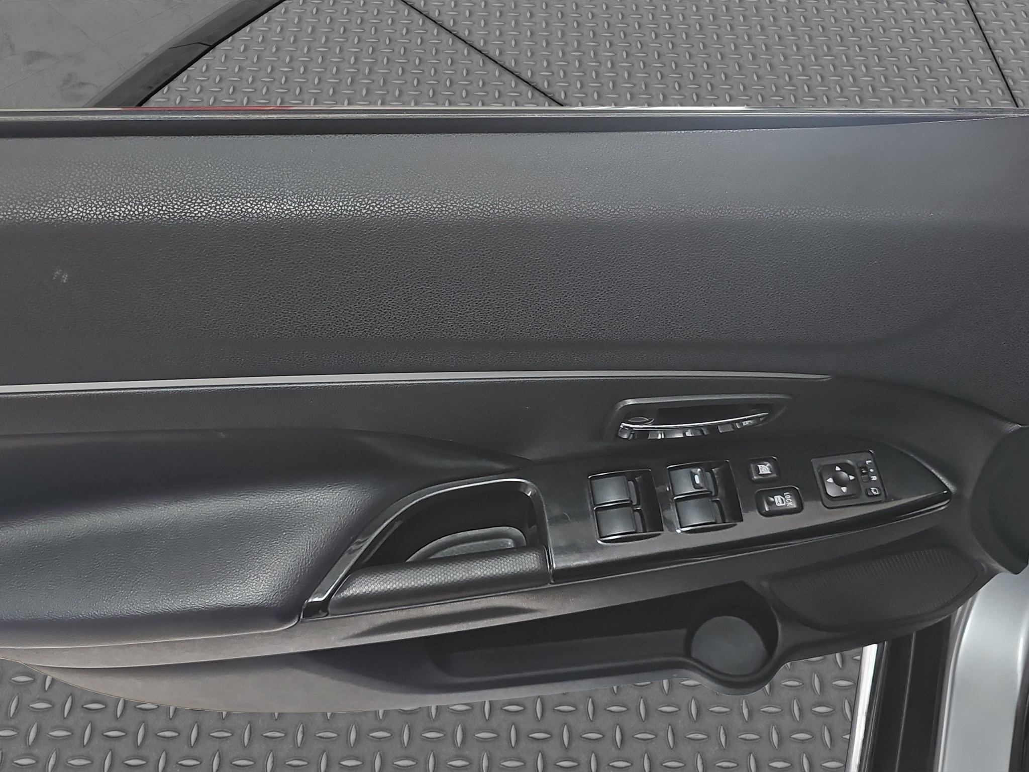 
								Peugeot 4008 4×4/PANO full									