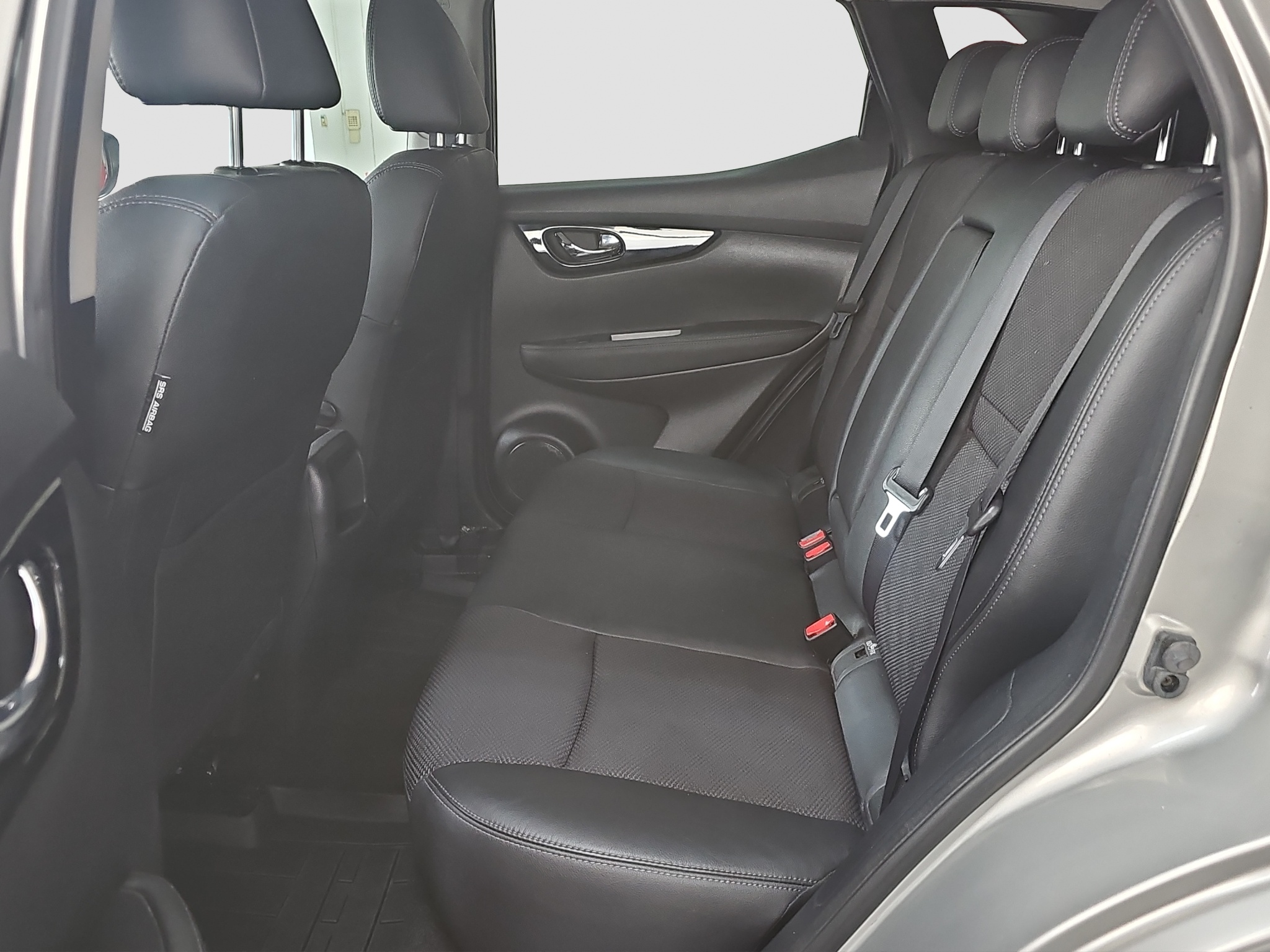 
								Nissan Qashqai TEKNA/T.O.P full									