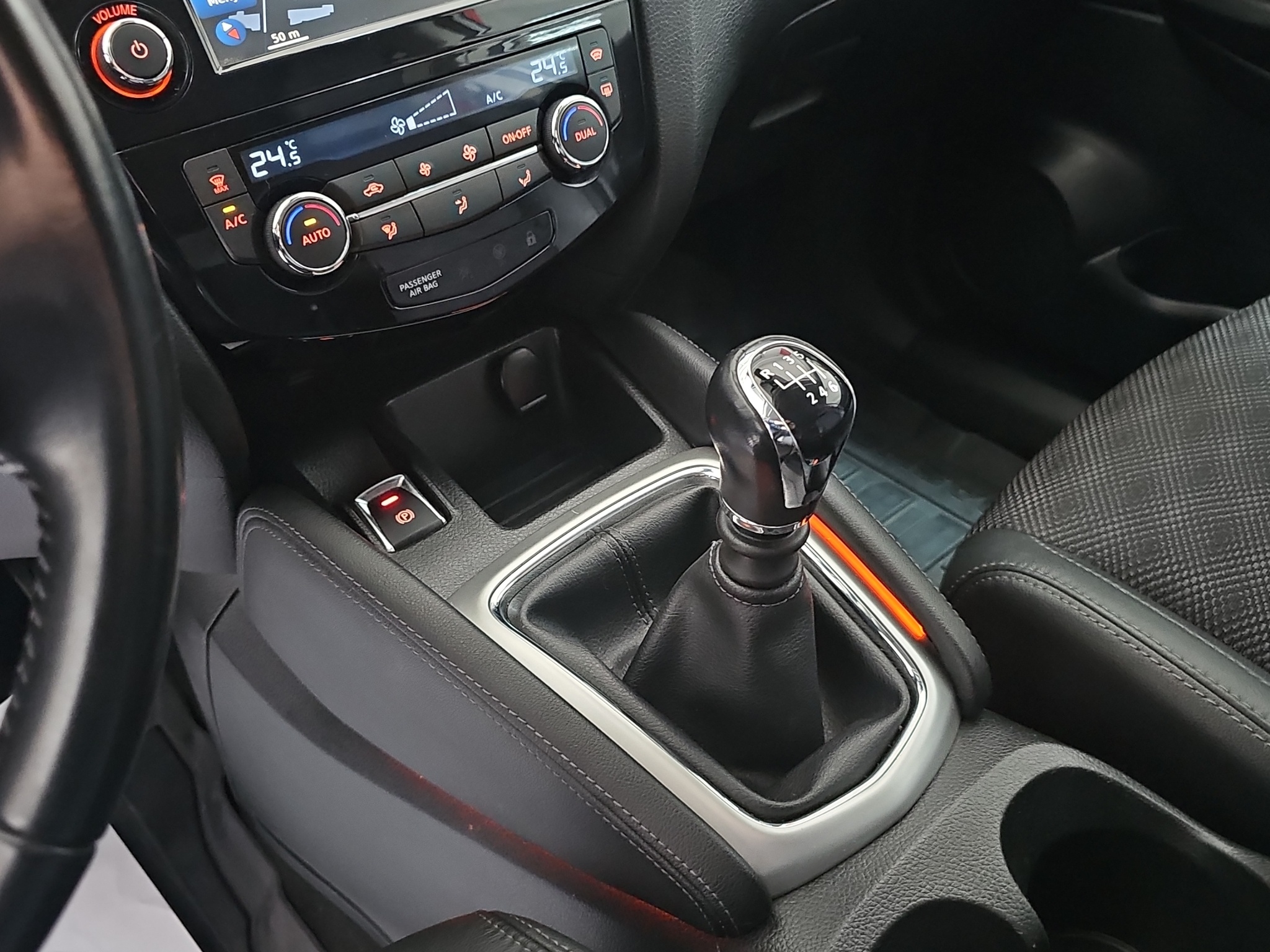 
								Nissan Qashqai TEKNA/T.O.P full									