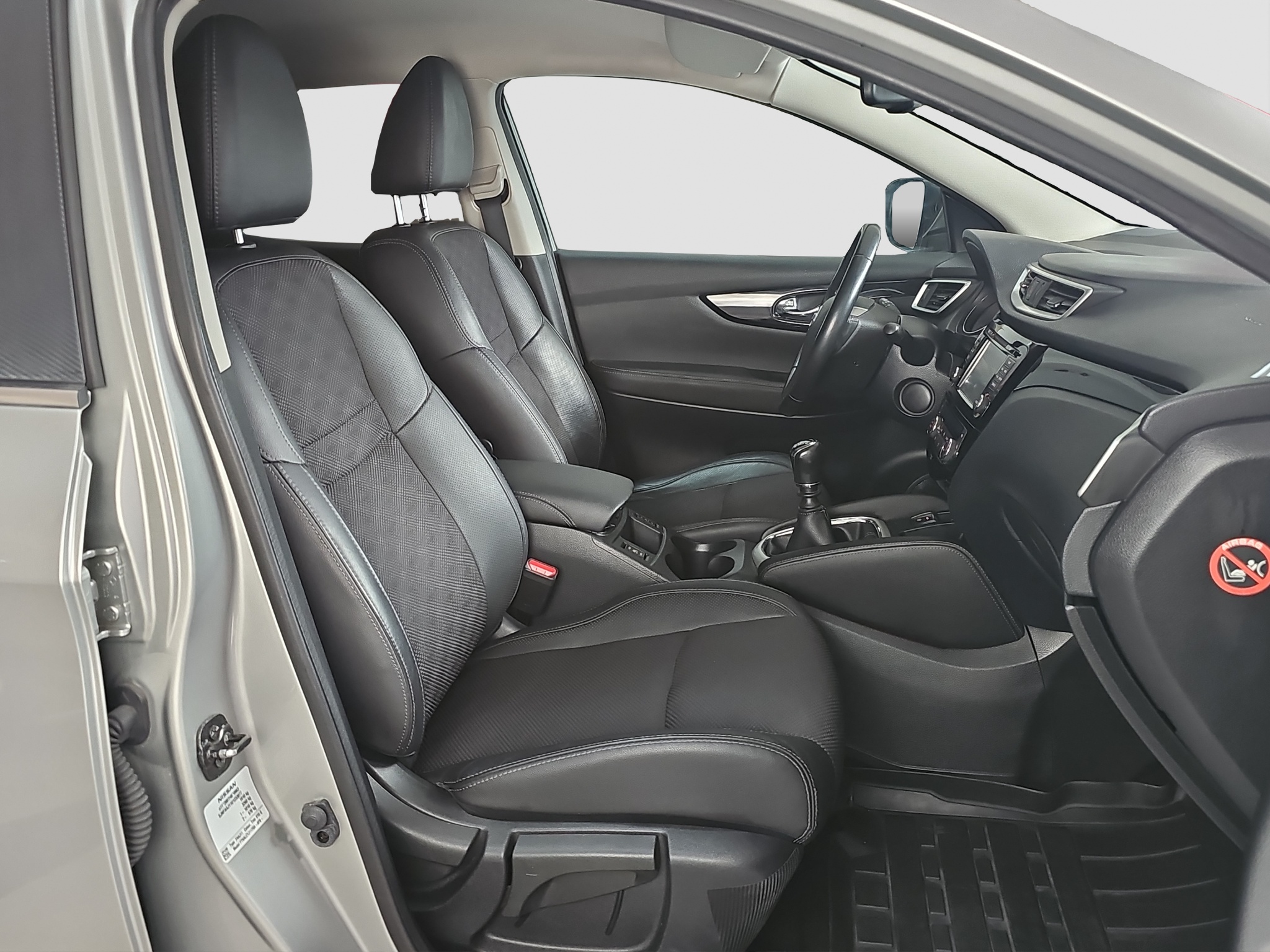 
								Nissan Qashqai TEKNA/T.O.P full									