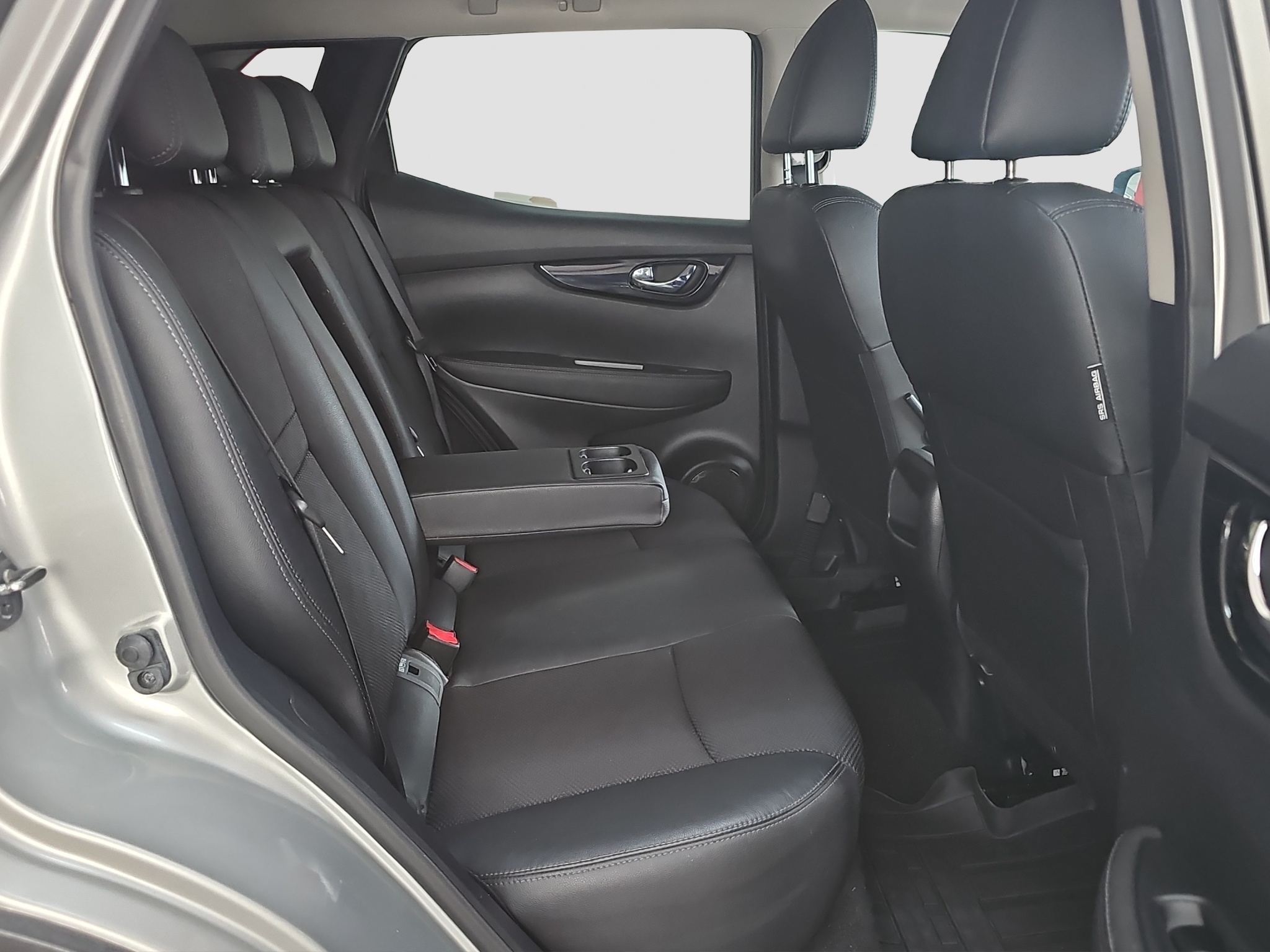 
								Nissan Qashqai TEKNA/T.O.P full									