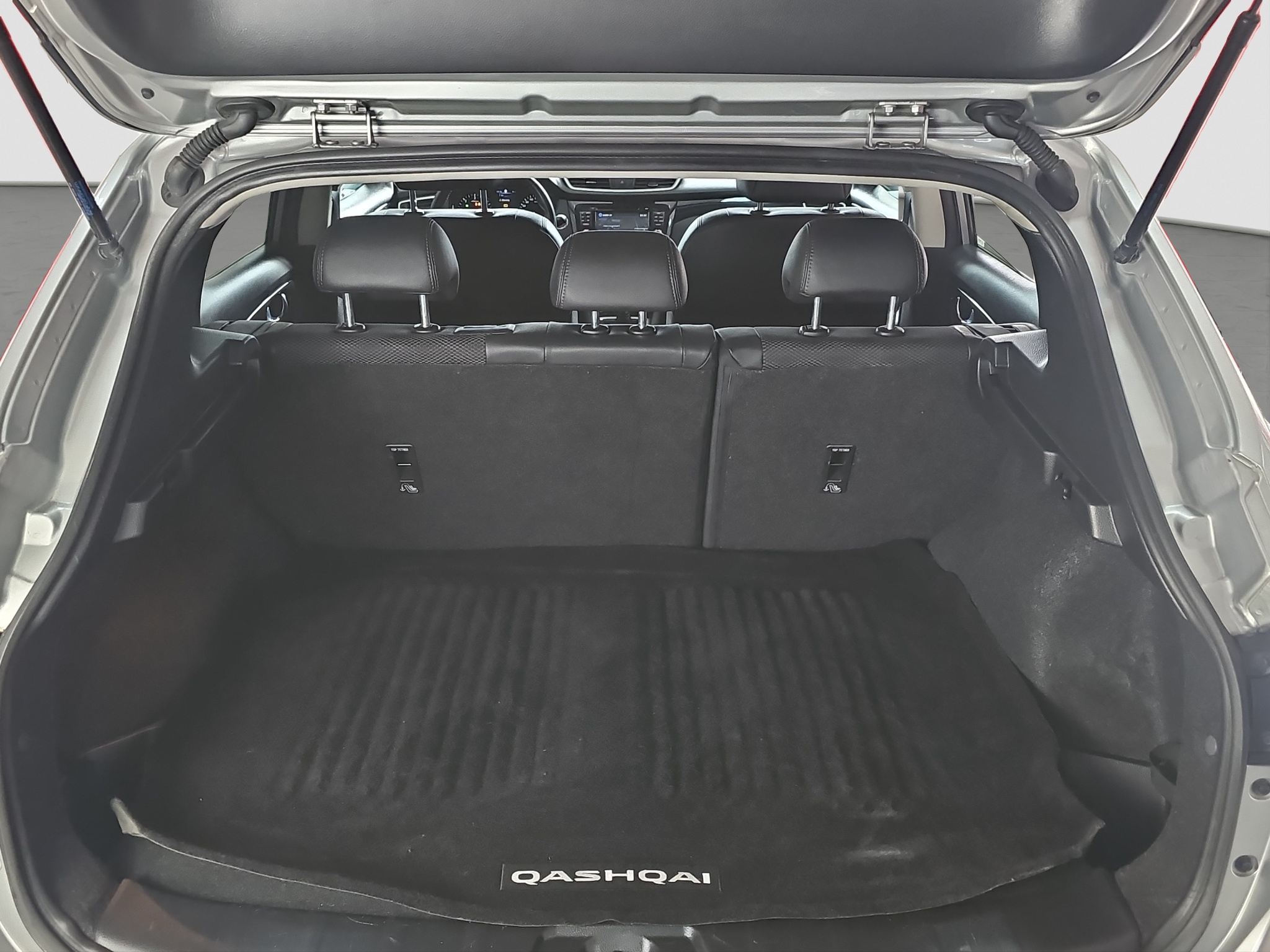 
								Nissan Qashqai TEKNA/T.O.P full									